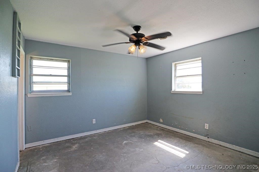 11784 Linn Road Property Photo 12