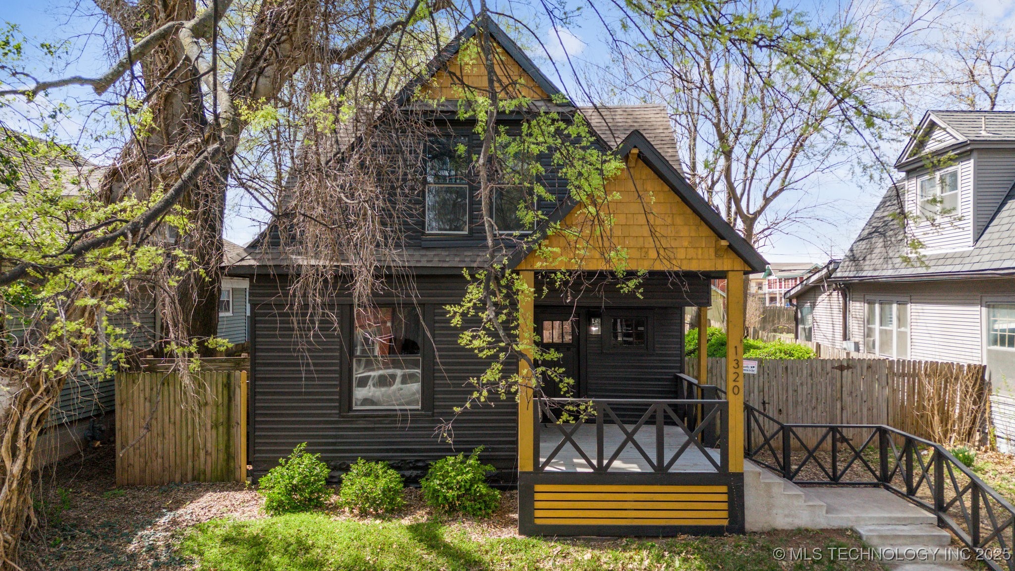 1320 S Carson Avenue Property Photo 1