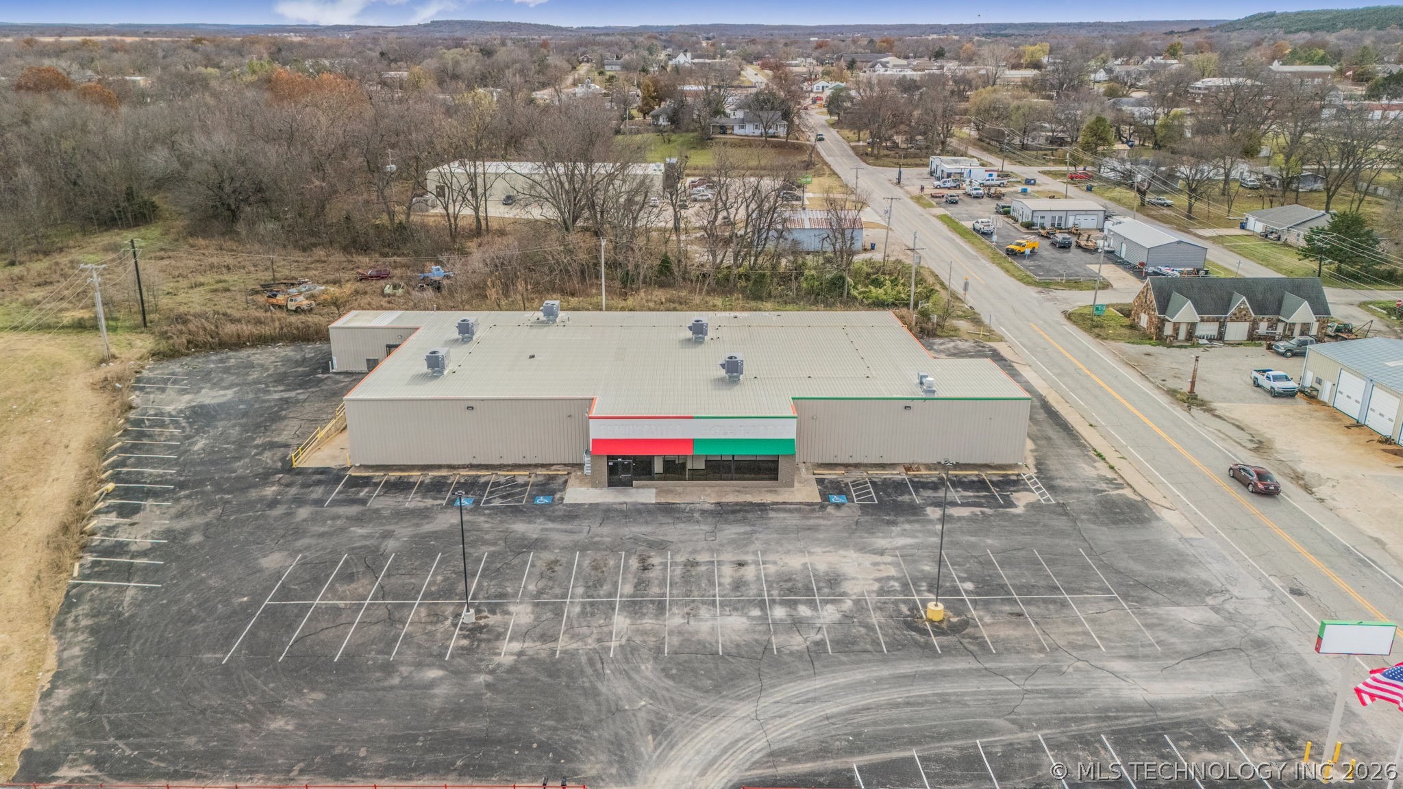 324 N Eastern Avenue Property Photo 2