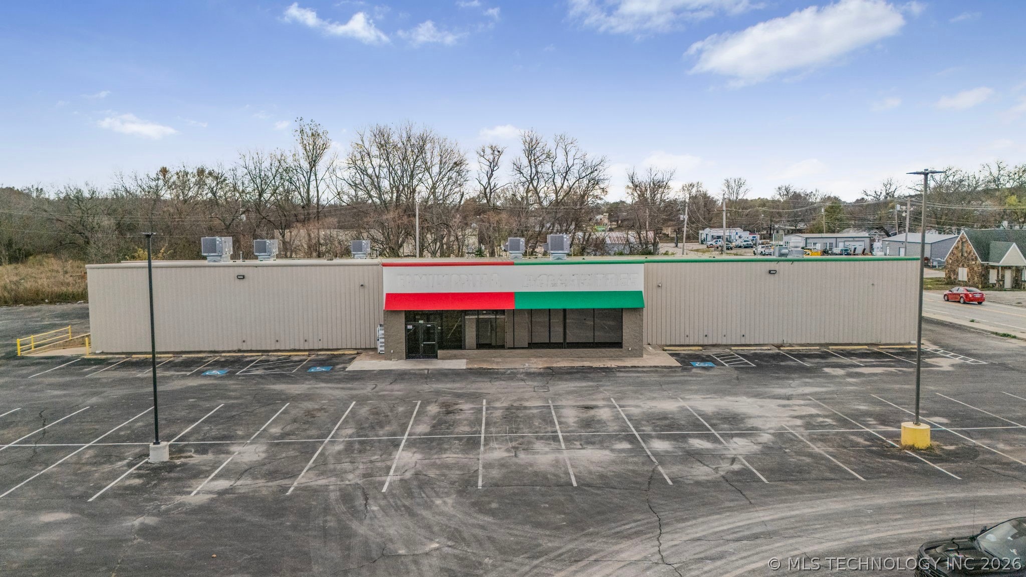 324 N Eastern Avenue Property Photo 3