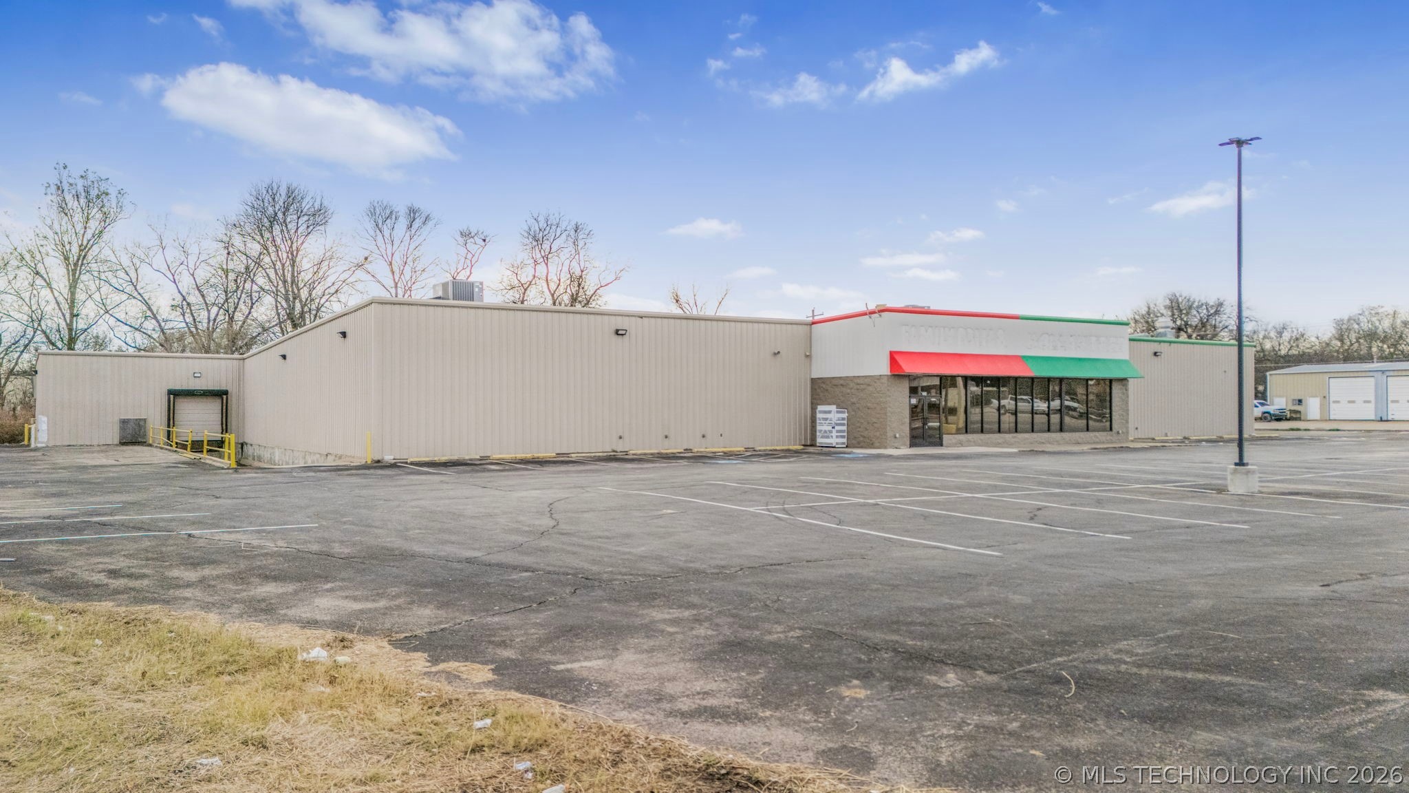 324 N Eastern Avenue Property Photo 9