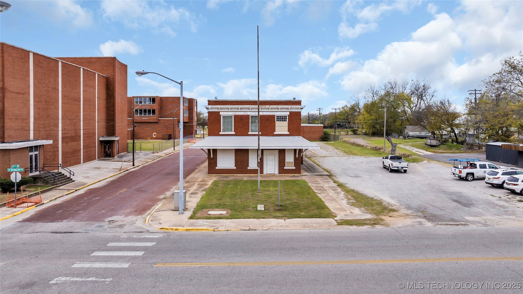 301 N Washington Property Photo 6