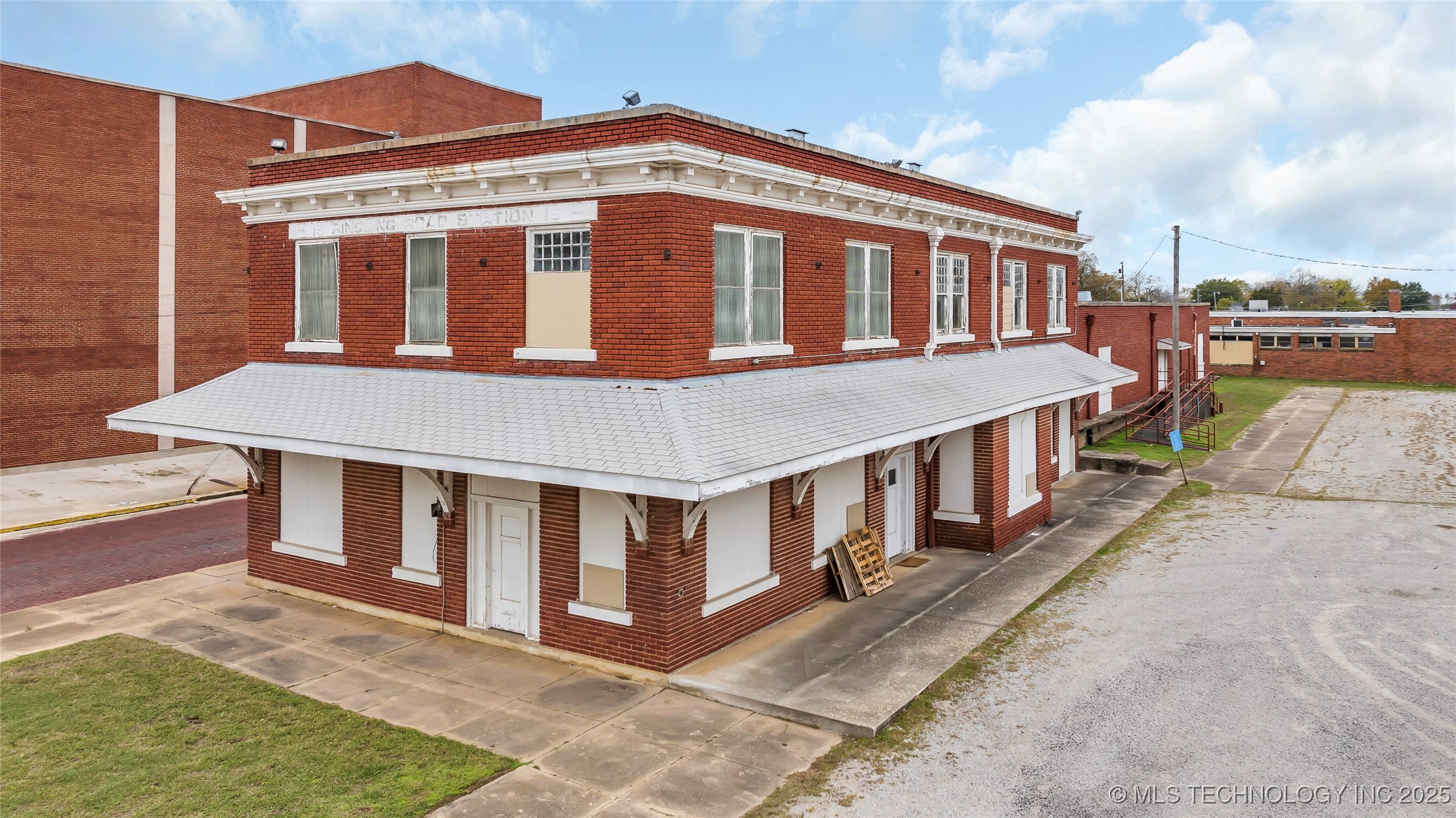 301 N Washington Property Photo 8