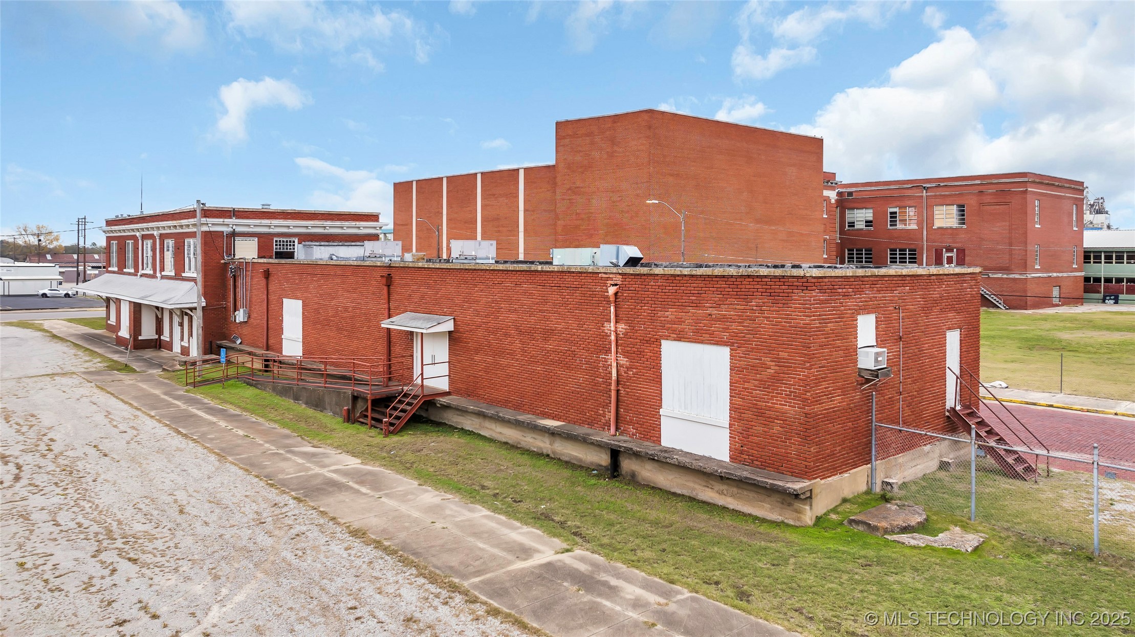 301 N Washington Property Photo 9