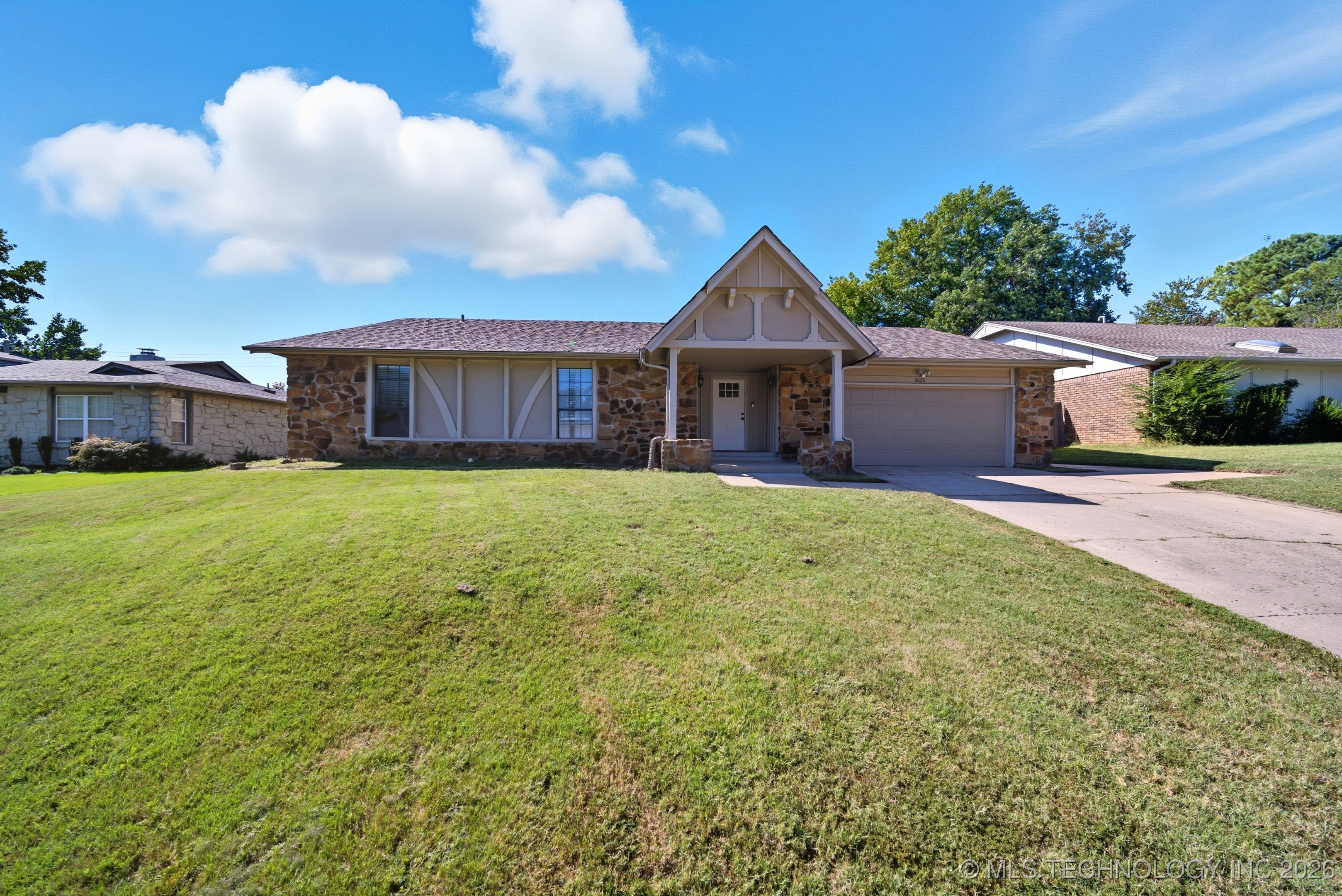 8626 S 65th East Place Property Photo 3