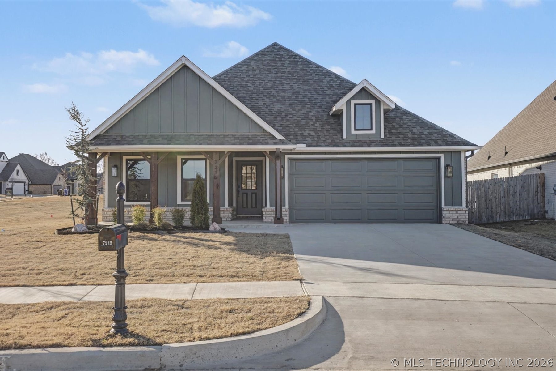 7215 E Queens Street Property Photo 1