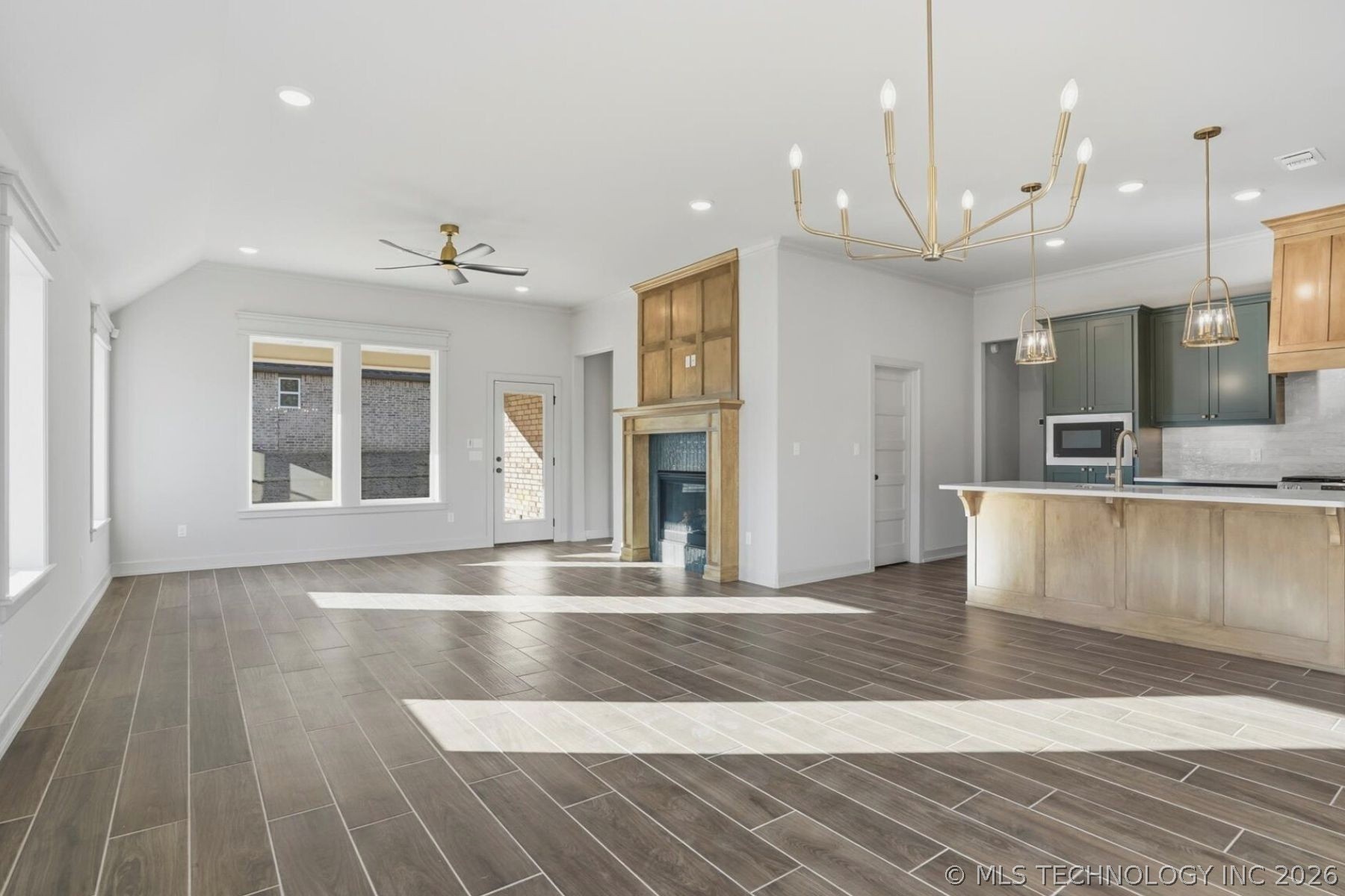 7215 E Queens Street Property Photo 3