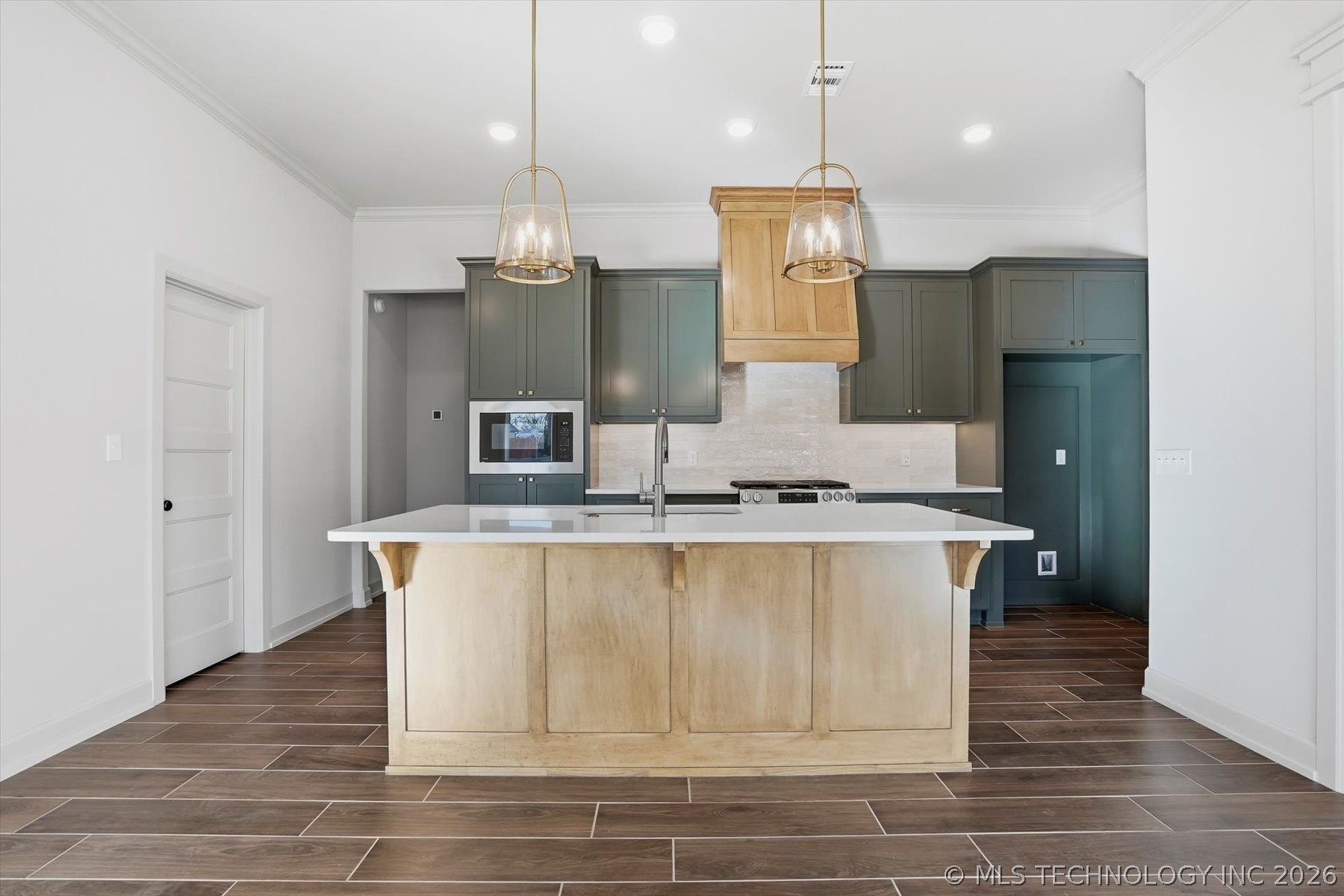 7215 E Queens Street Property Photo 5