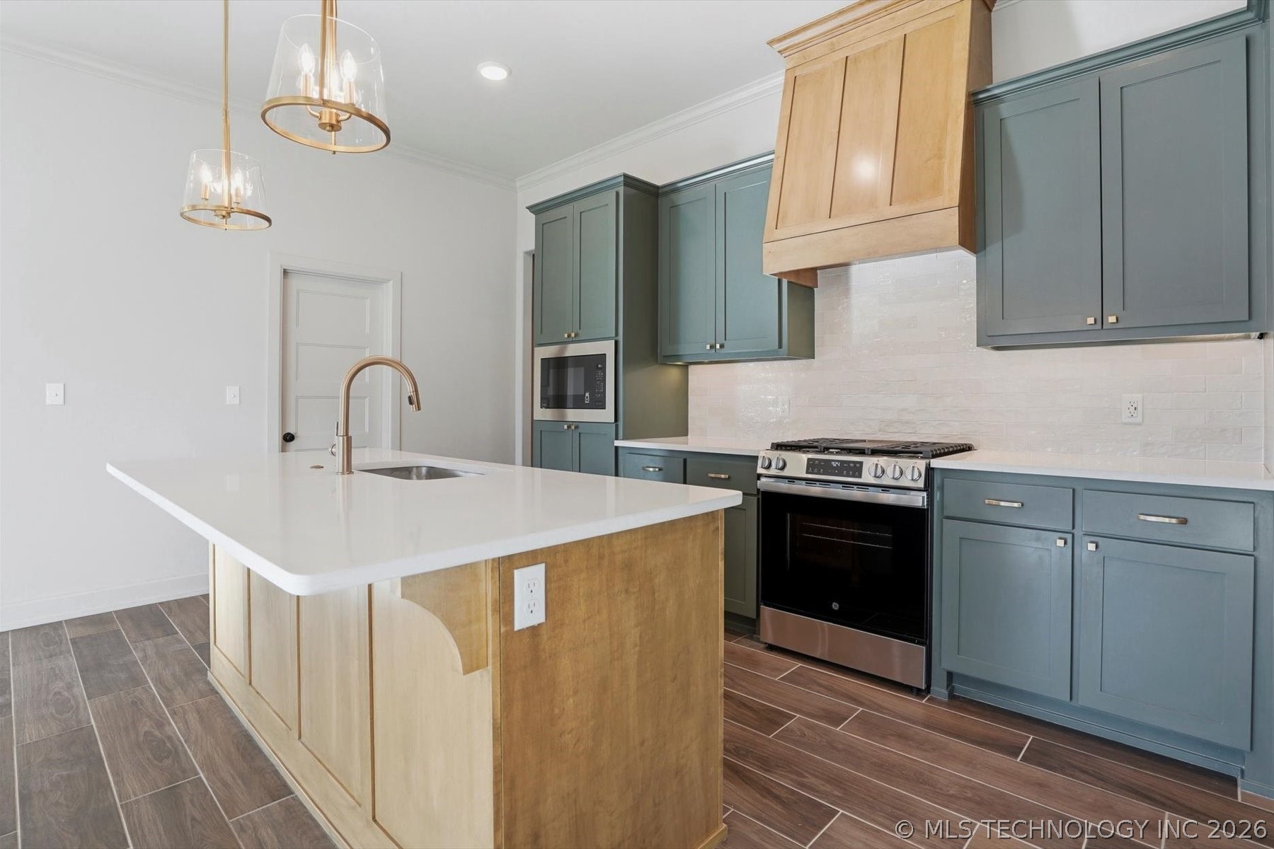 7215 E Queens Street Property Photo 6