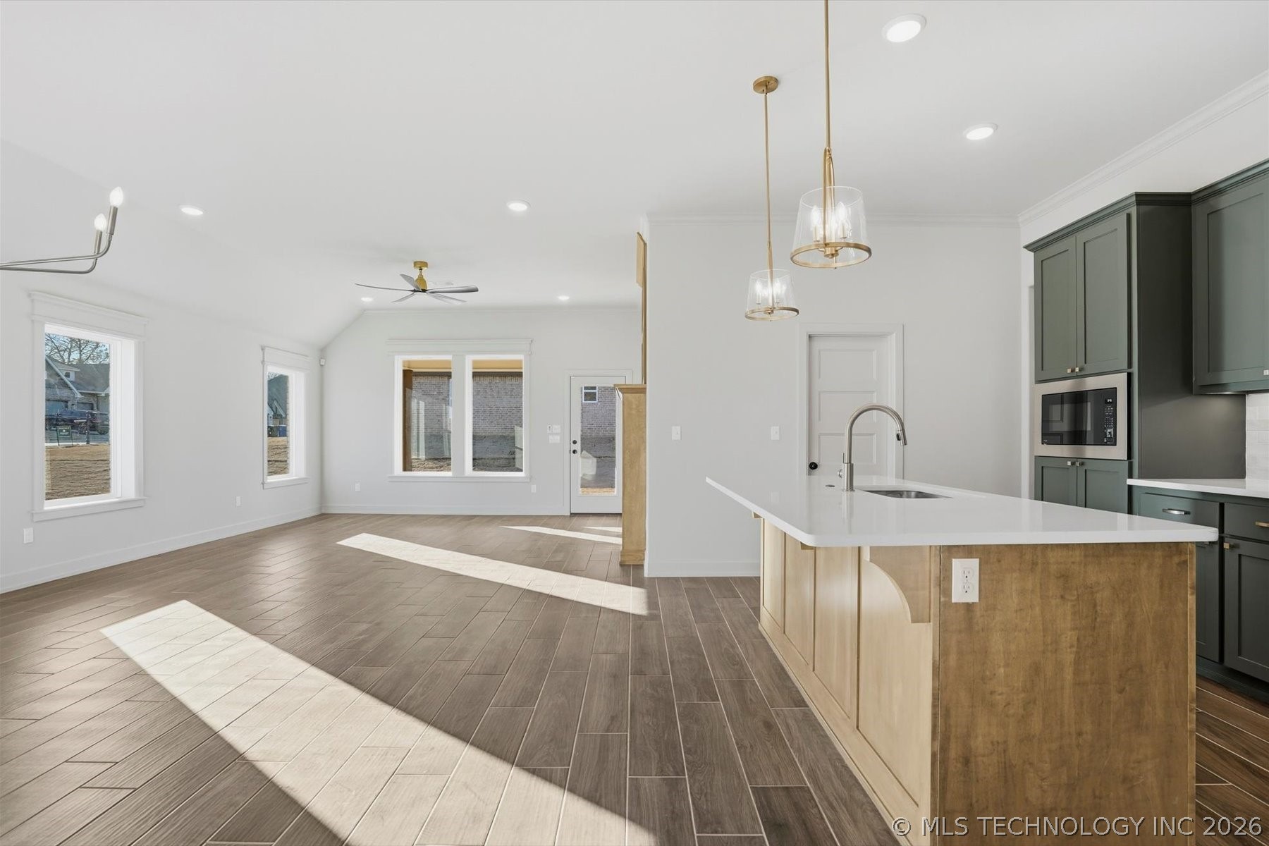 7215 E Queens Street Property Photo 12