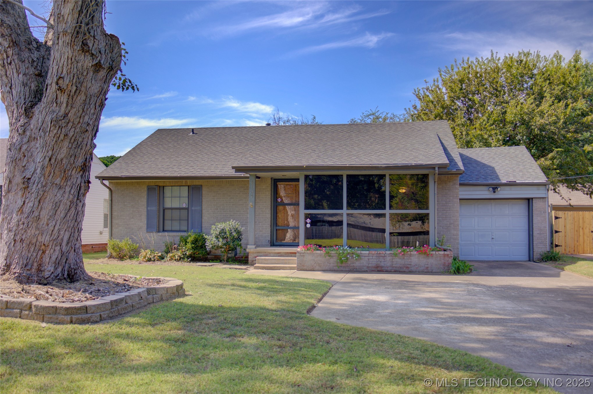 4134 S Detroit Avenue Property Photo 2