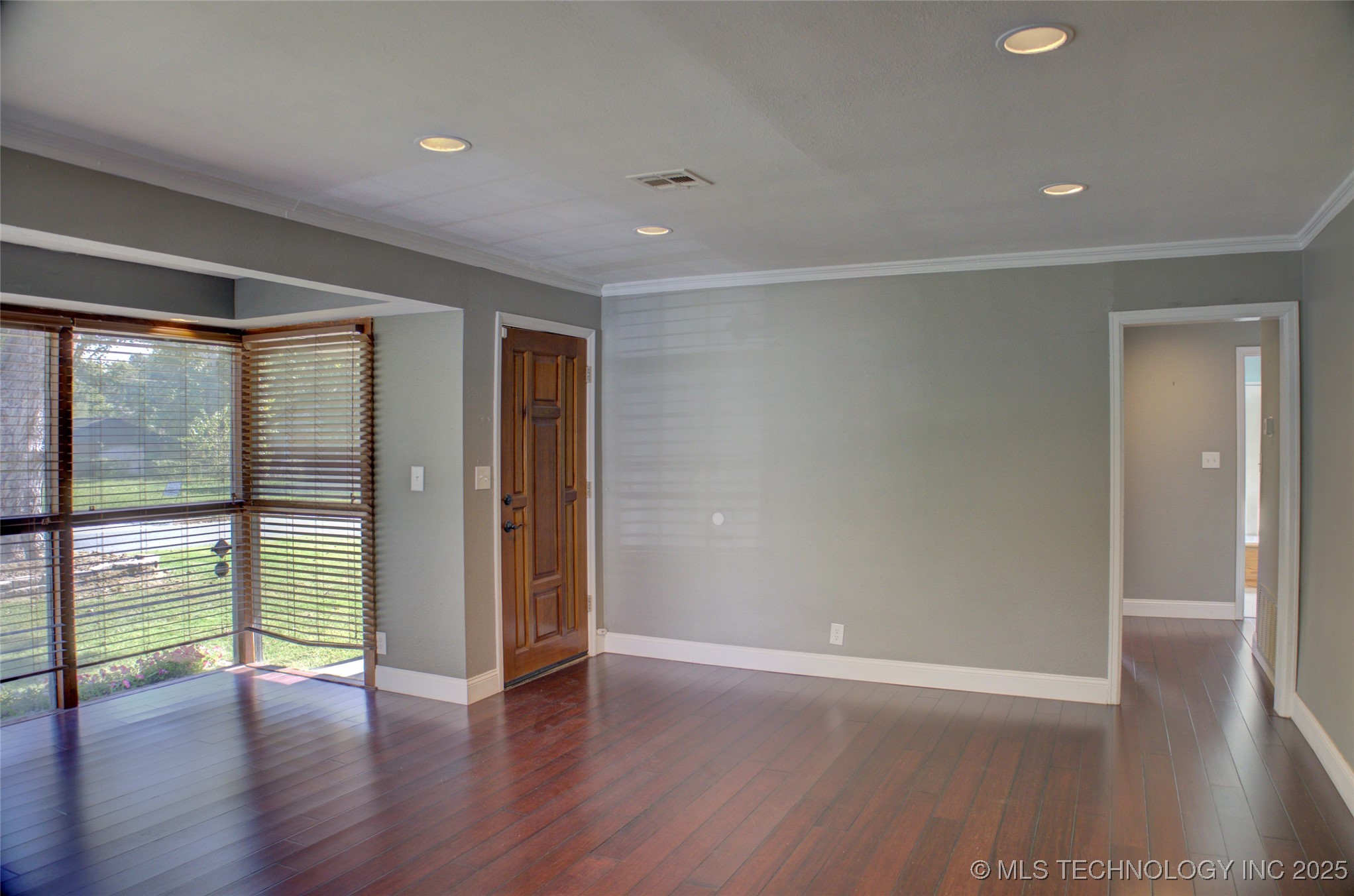 4134 S Detroit Avenue Property Photo 8