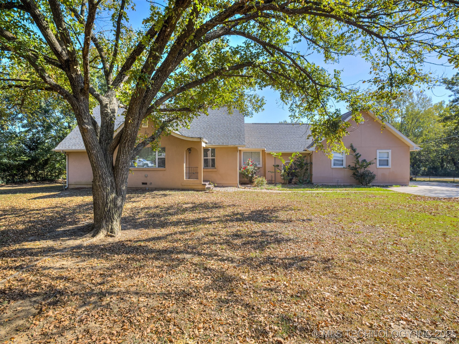 7601 S 241st Avenue Property Photo 3