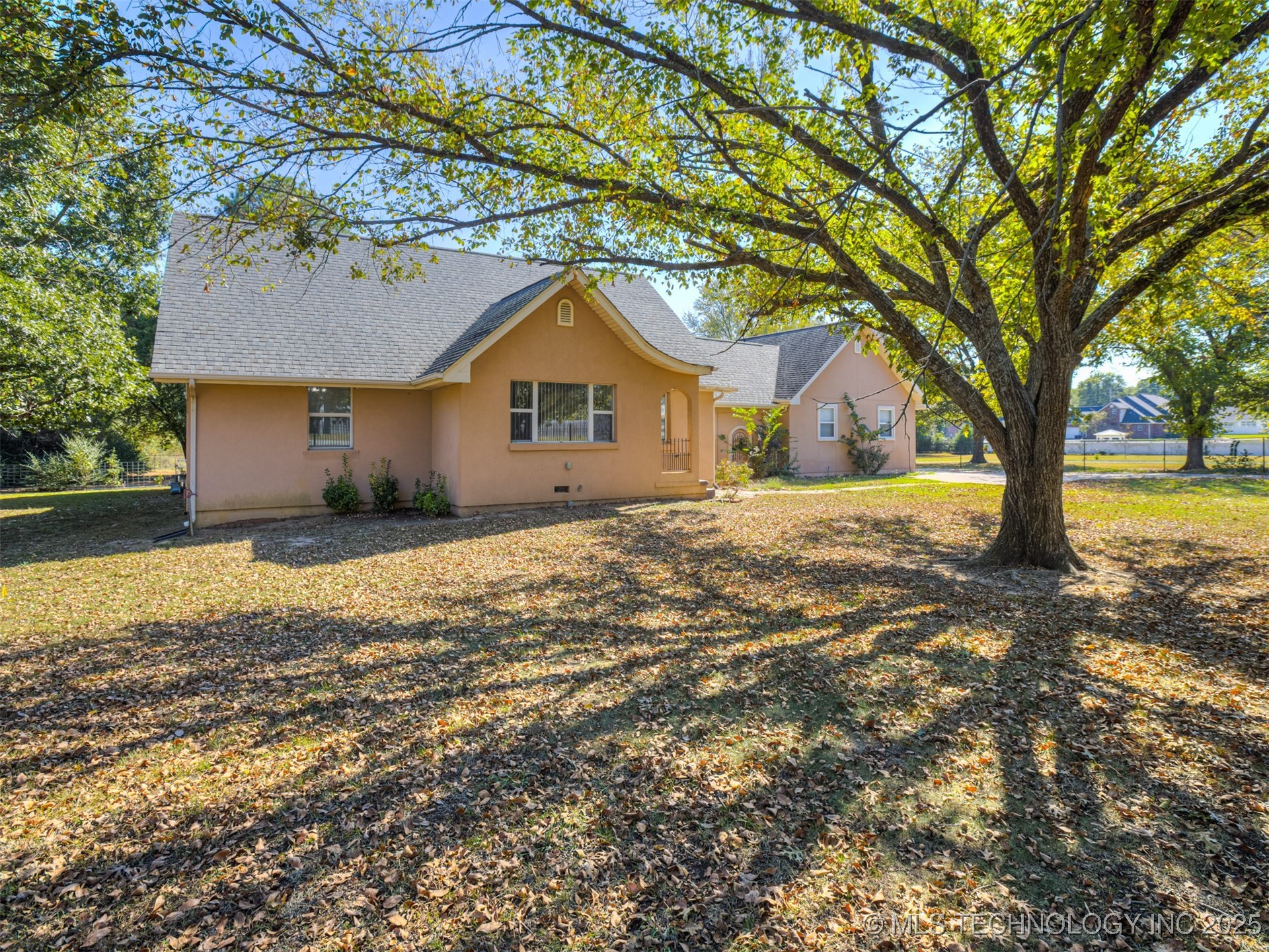 7601 S 241st Avenue Property Photo 4