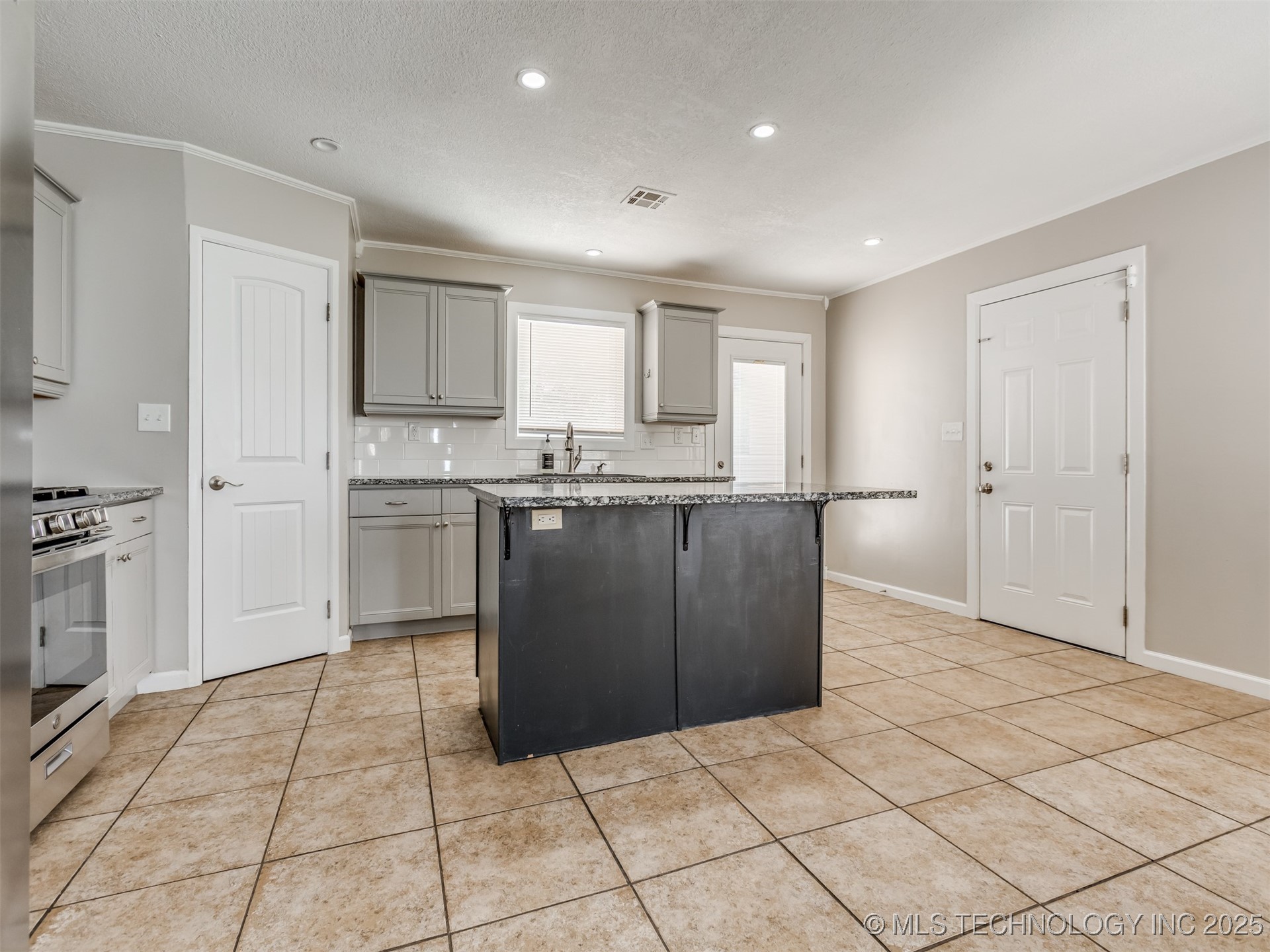 7601 S 241st Avenue Property Photo 11