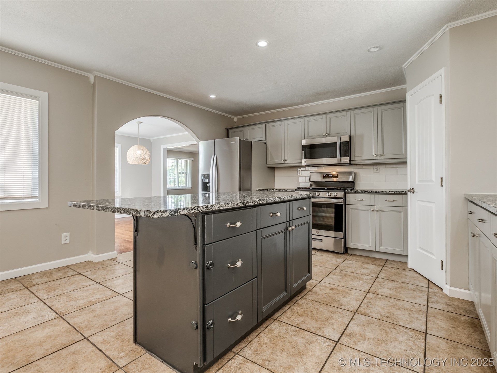 7601 S 241st Avenue Property Photo 15