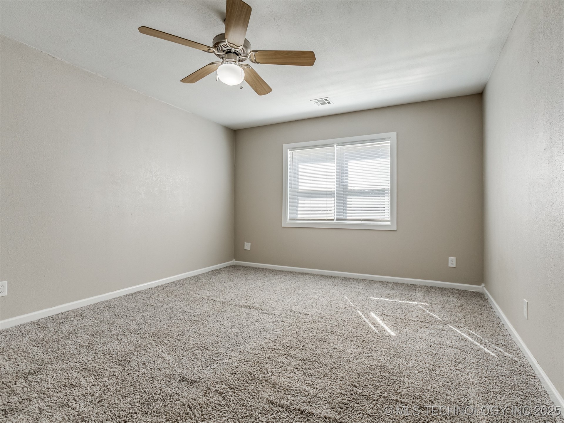 7601 S 241st Avenue Property Photo 23