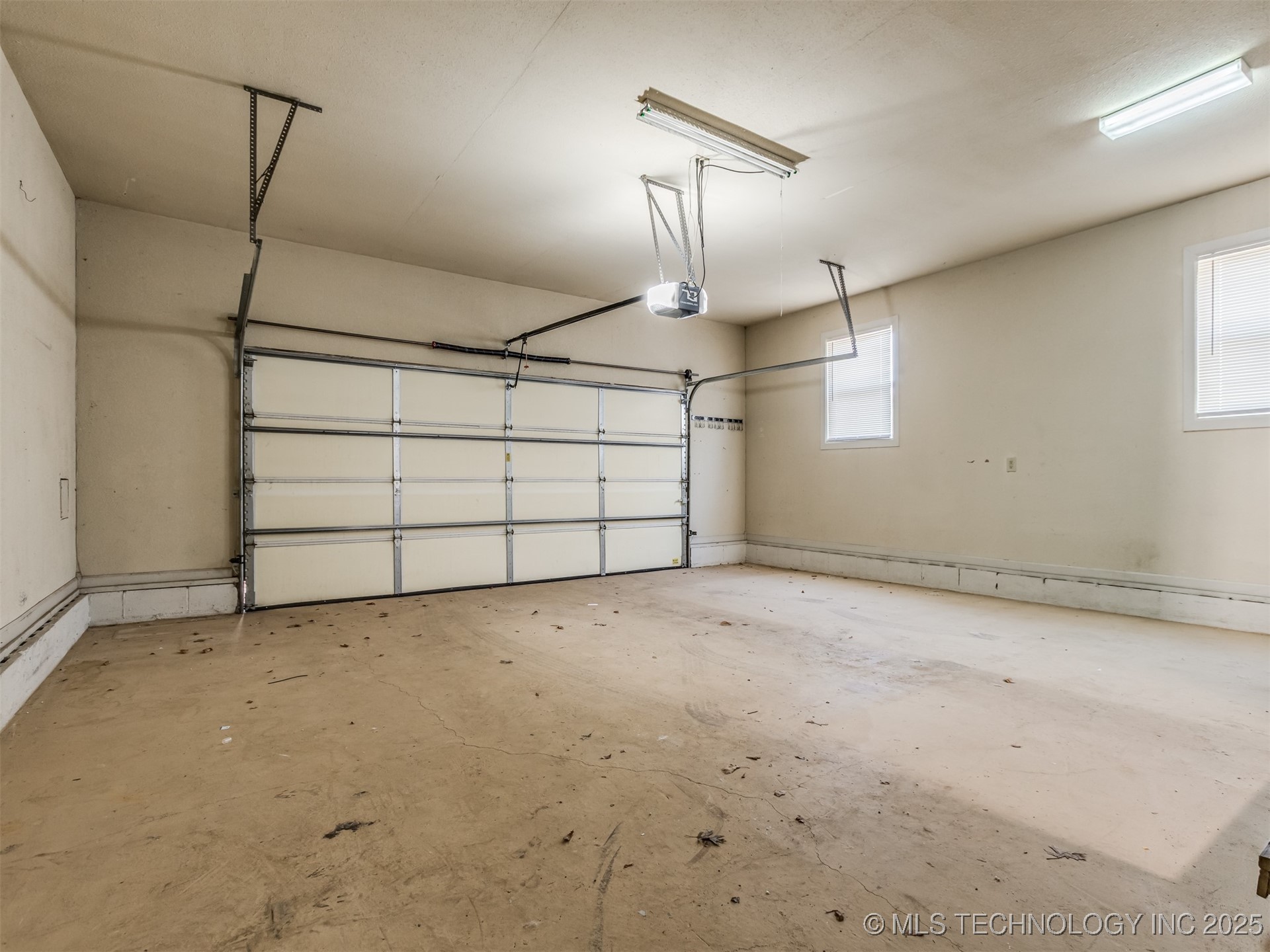 7601 S 241st Avenue Property Photo 49