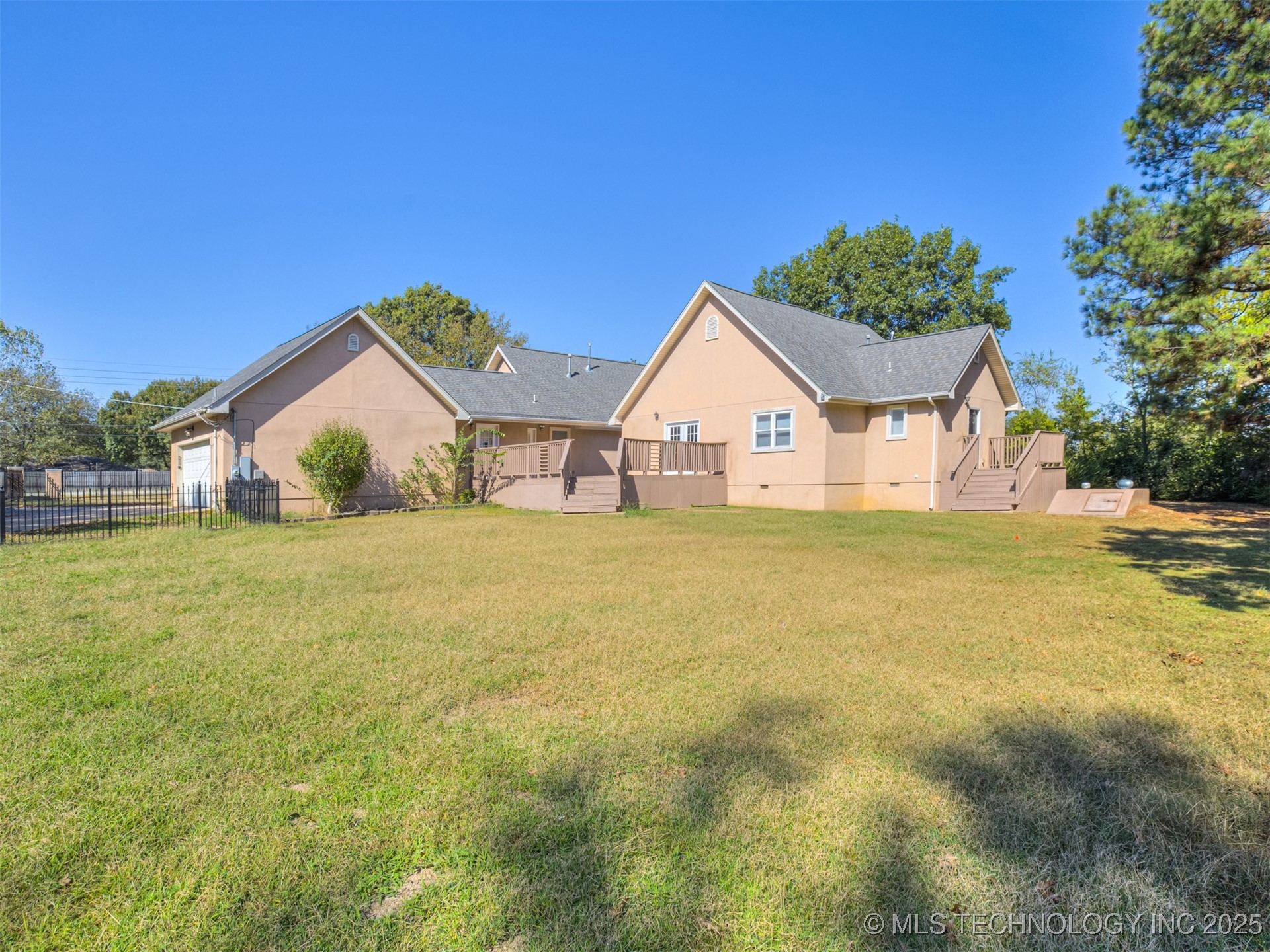7601 S 241st Avenue Property Photo 53