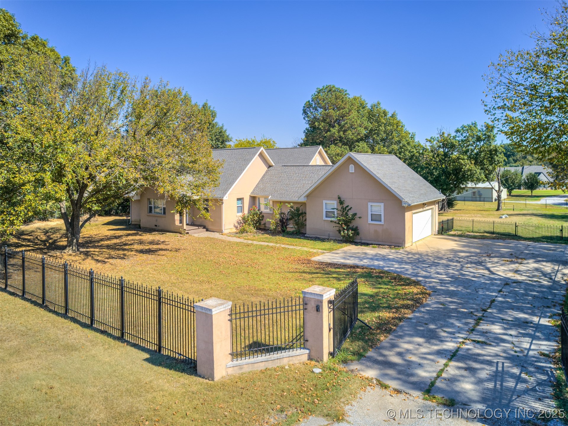 7601 S 241st Avenue Property Photo 56
