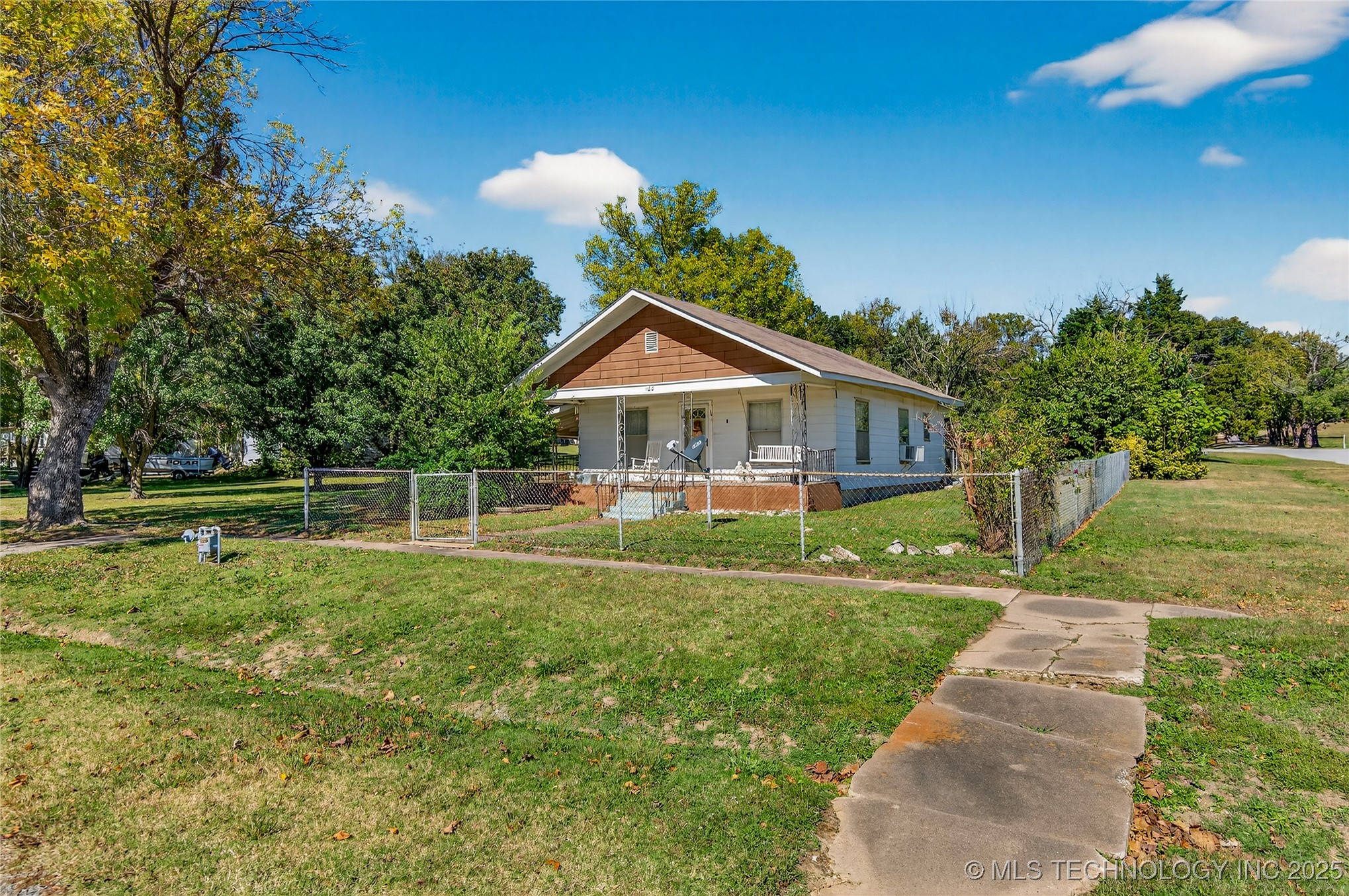 100 Cherokee Street Property Photo 3