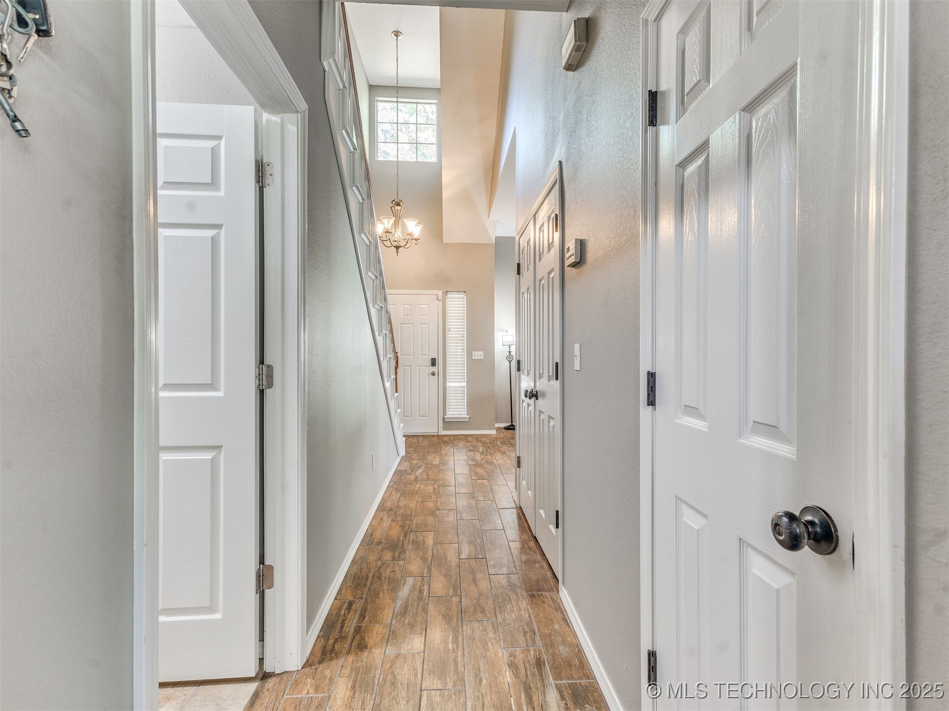 2909 W Oakland Street Property Photo 4