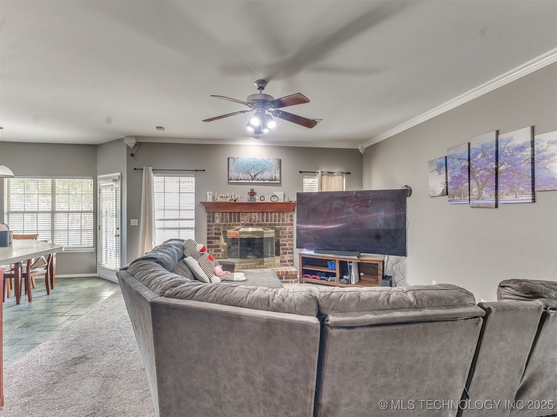 2909 W Oakland Street Property Photo 5