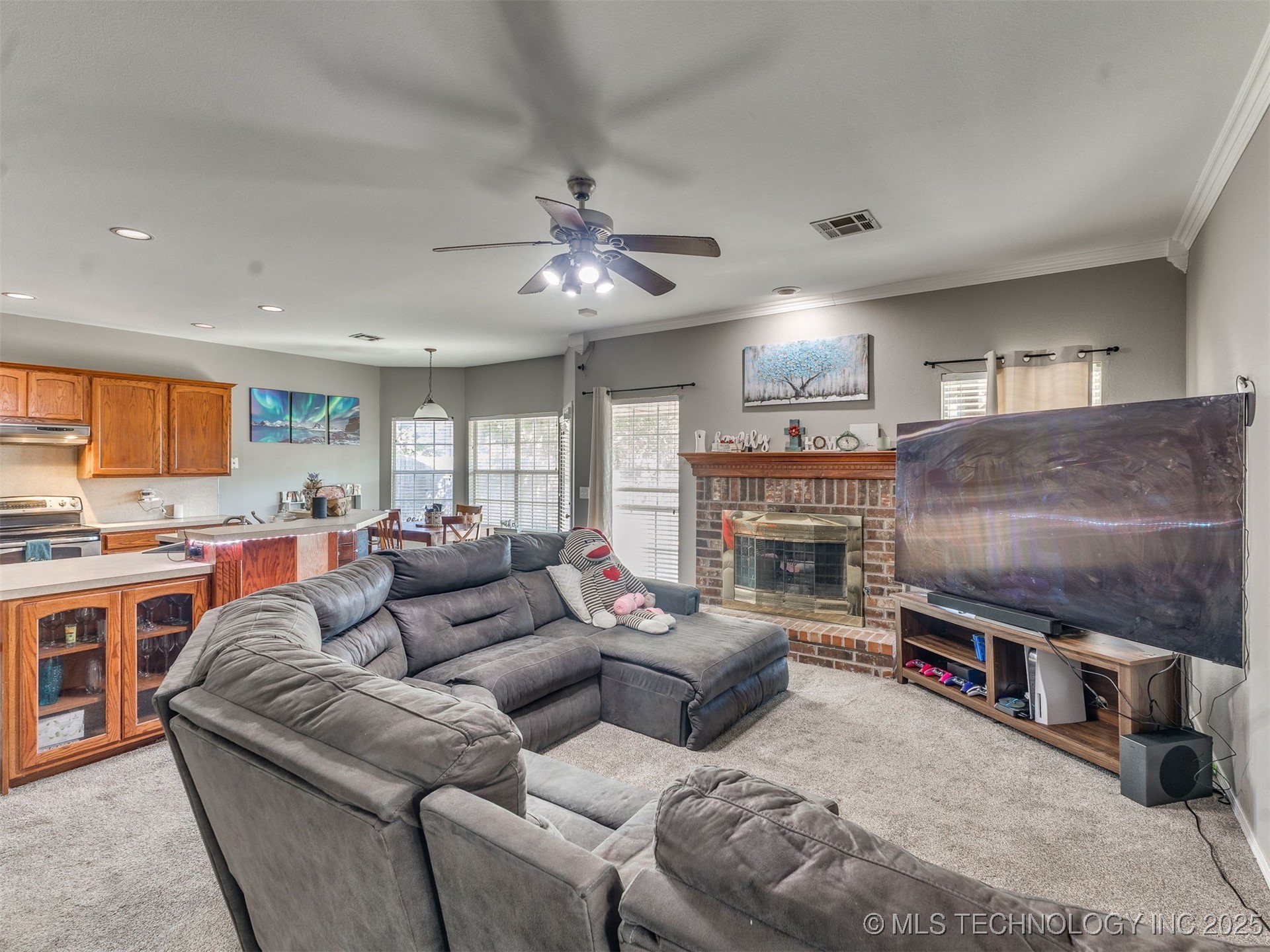 2909 W Oakland Street Property Photo 6