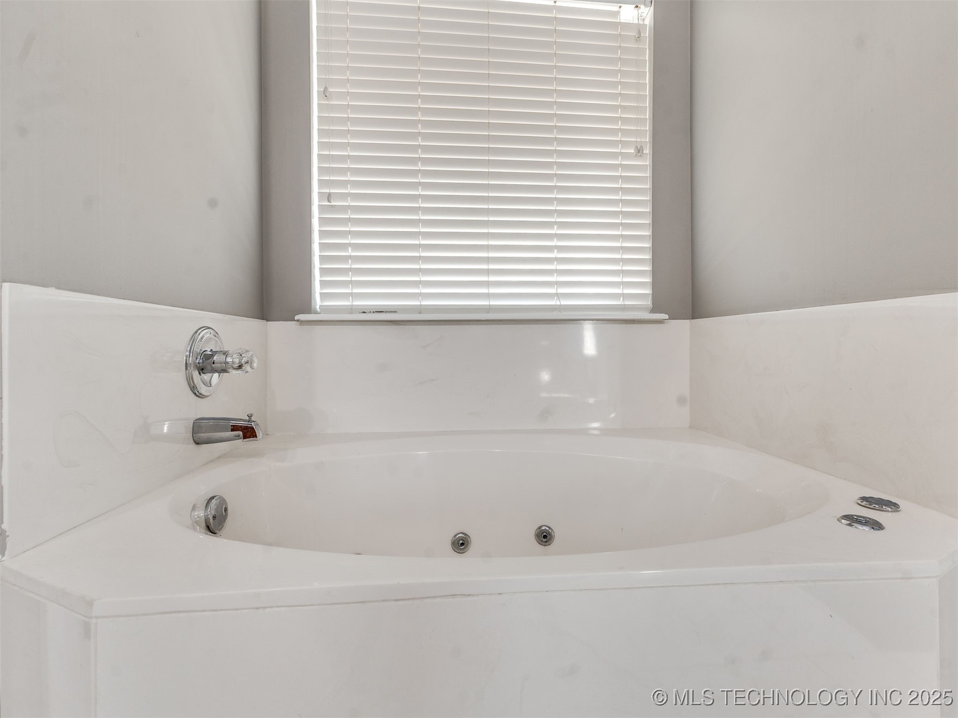 2909 W Oakland Street Property Photo 24