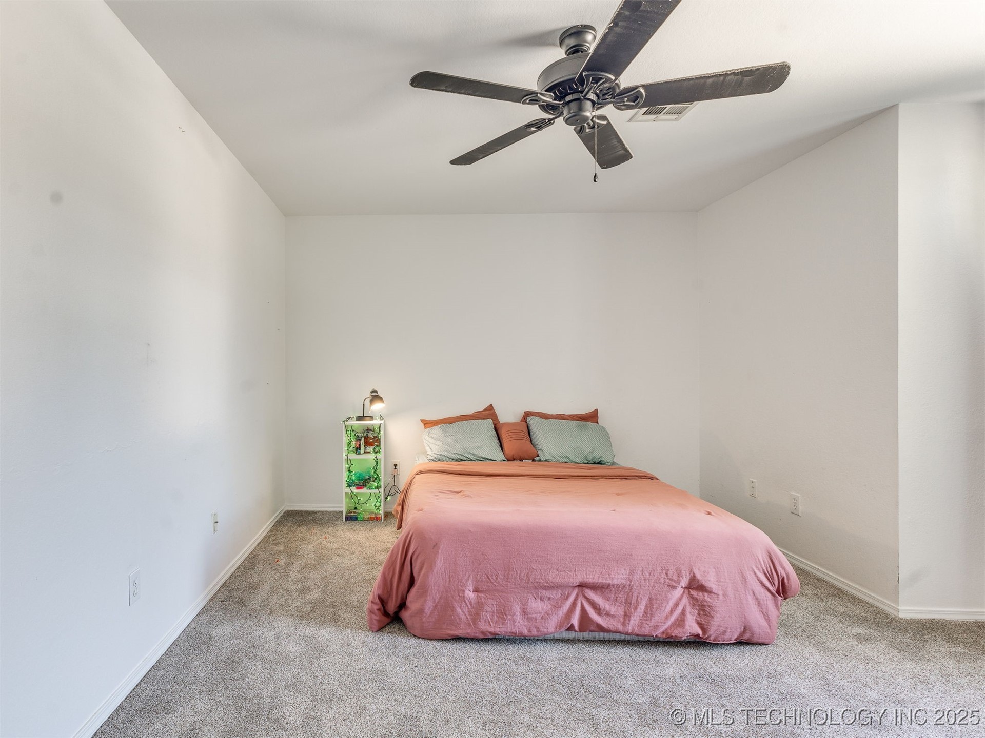 2909 W Oakland Street Property Photo 35