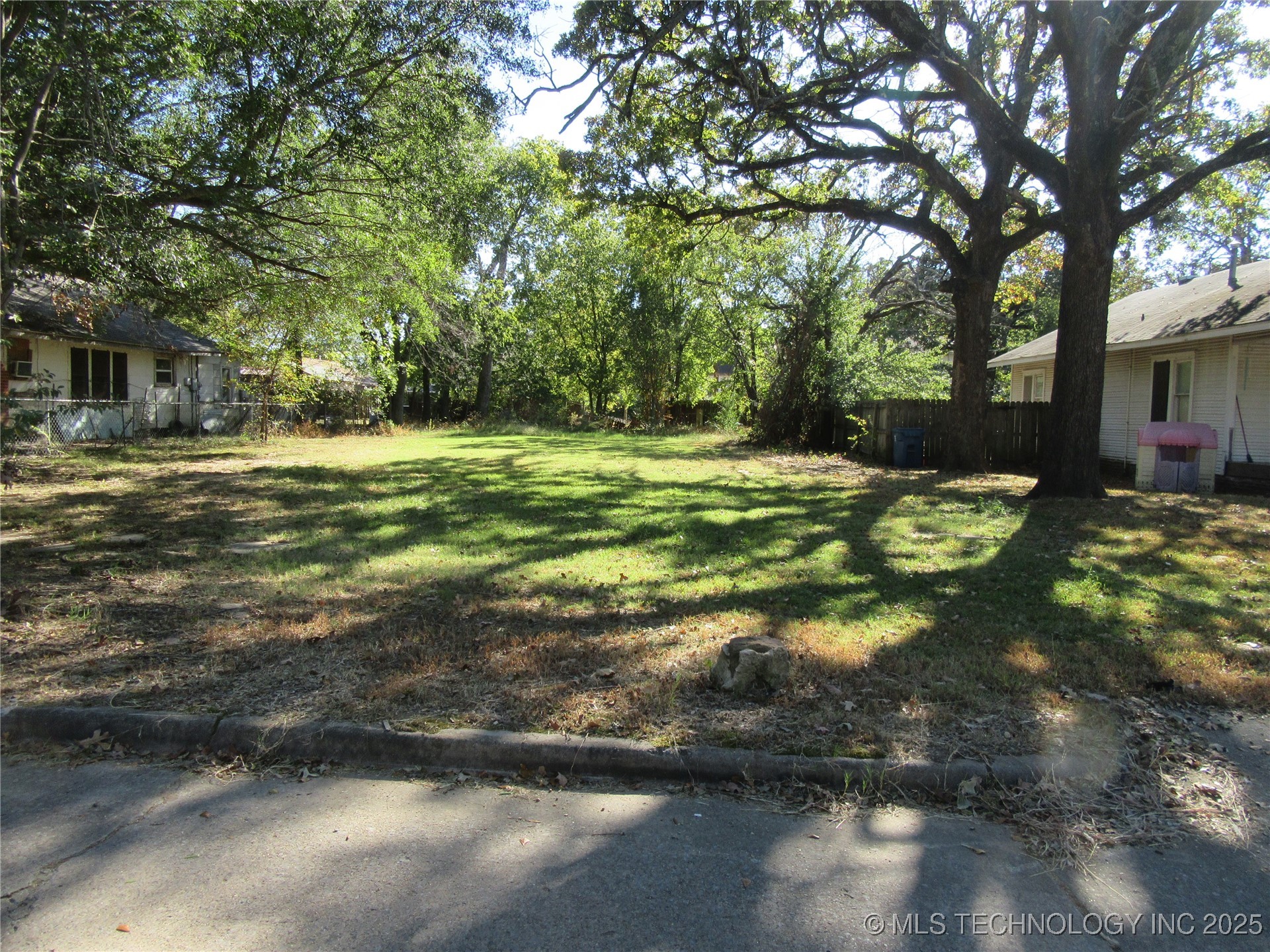 1004 E Osage Property Photo 1