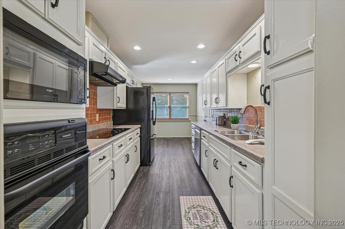 3620 E 70th Place Property Photo 8