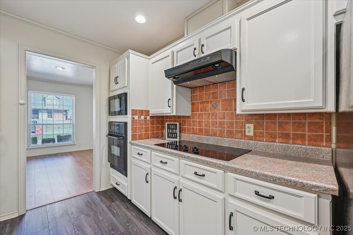 3620 E 70th Place Property Photo 10