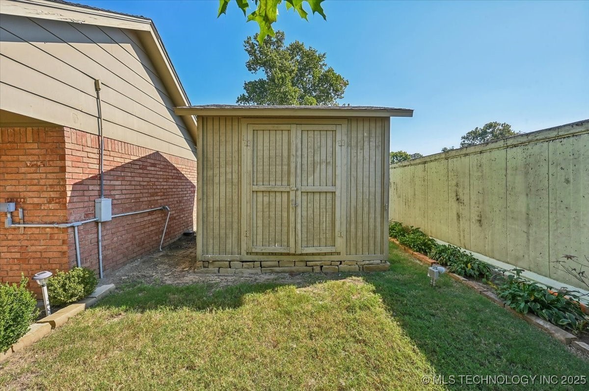 3620 E 70th Place Property Photo 33