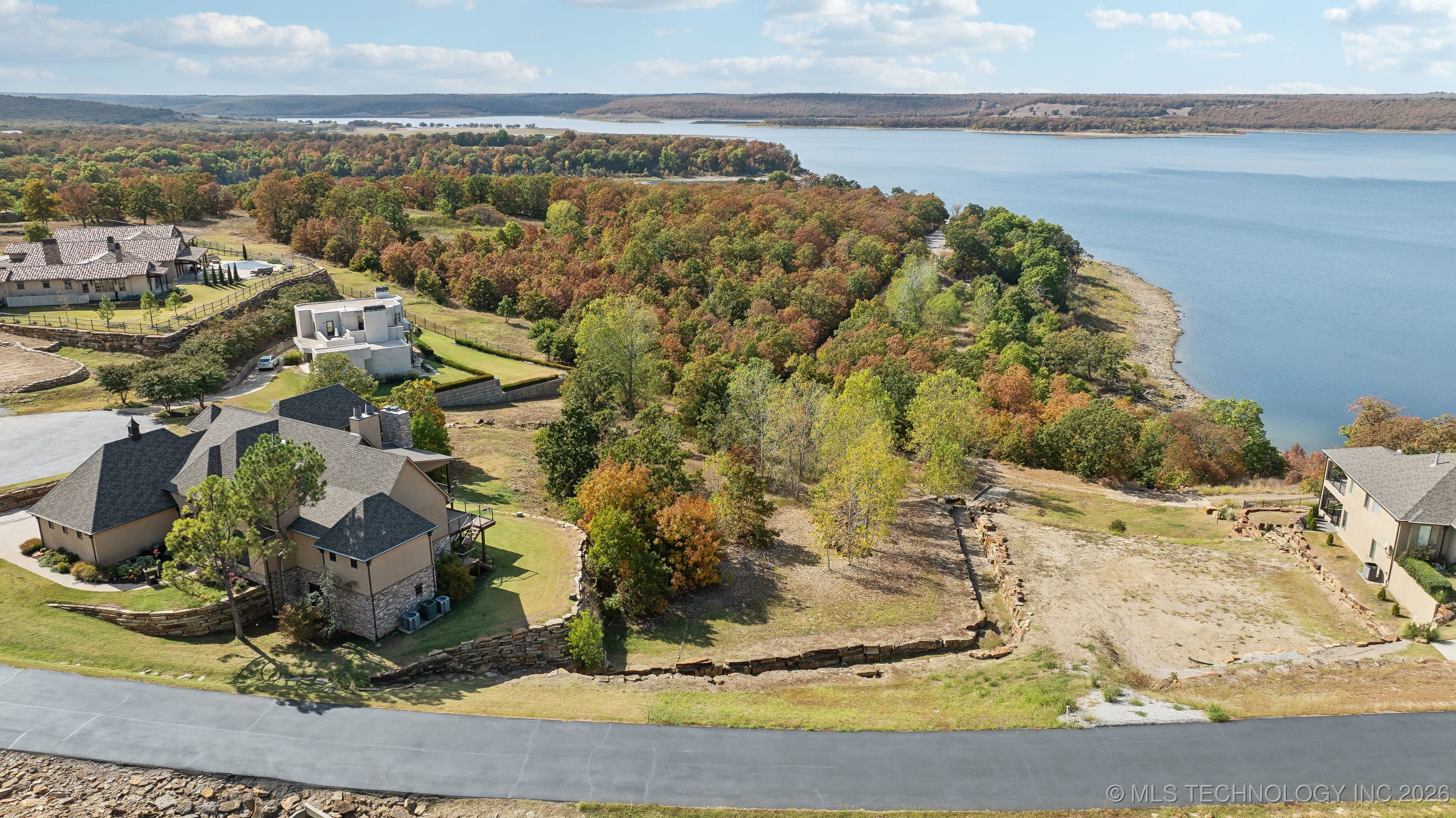 Shoreline Drive Property Photo 2