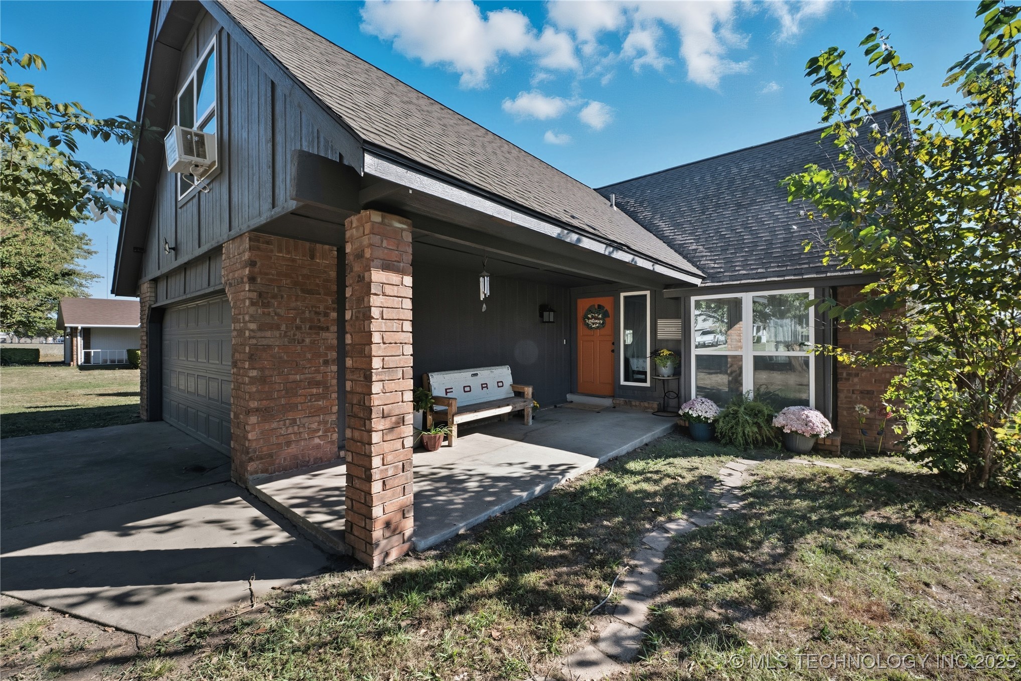 11633 S 267th East Avenue Property Photo 2