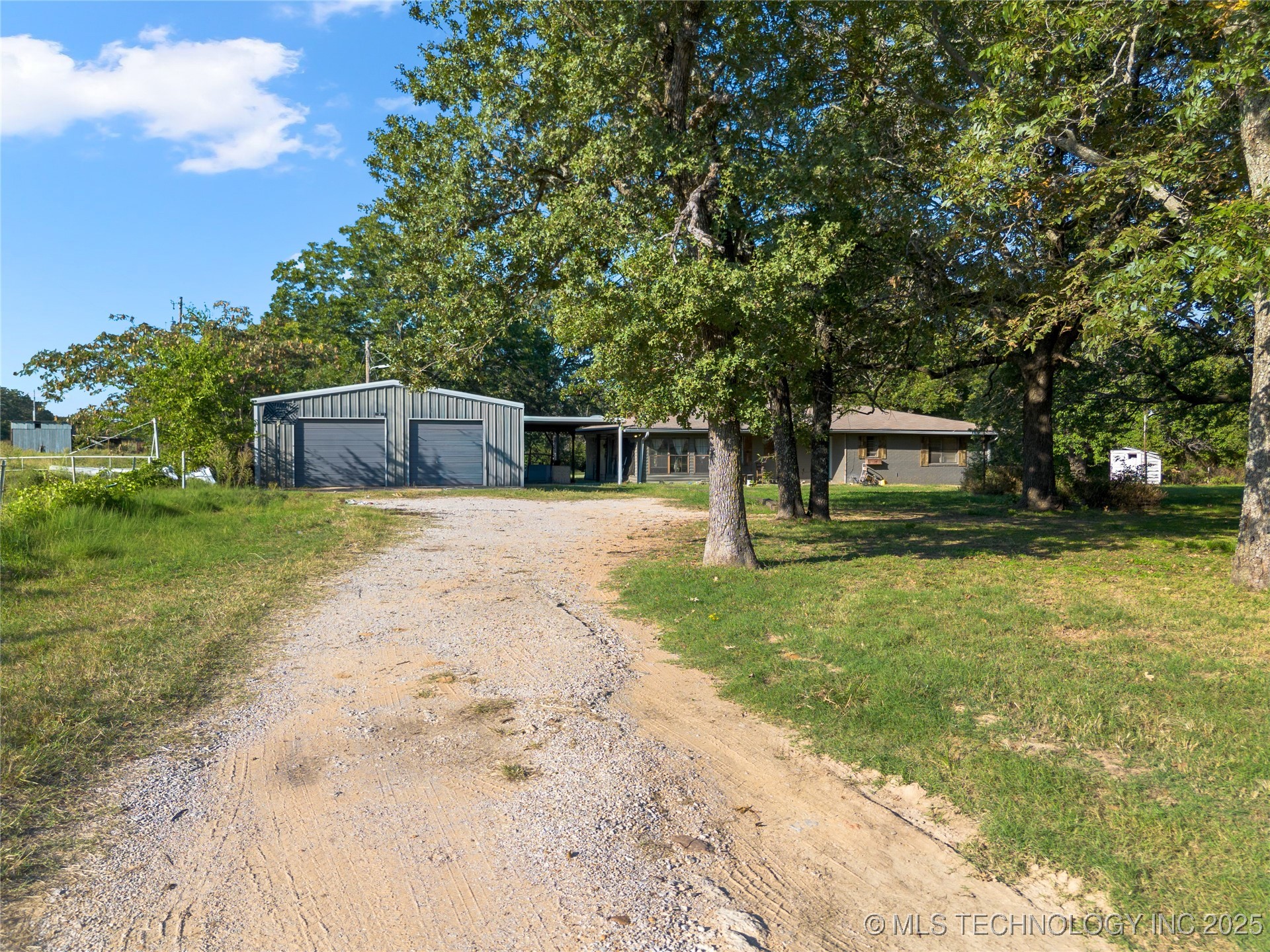 1900 Hometown Road Property Photo 2
