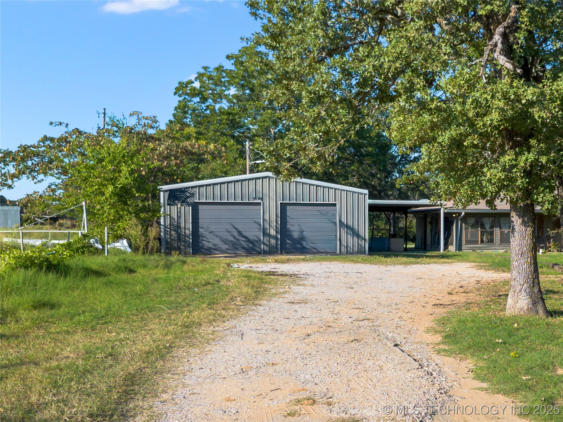 1900 Hometown Road Property Photo 5