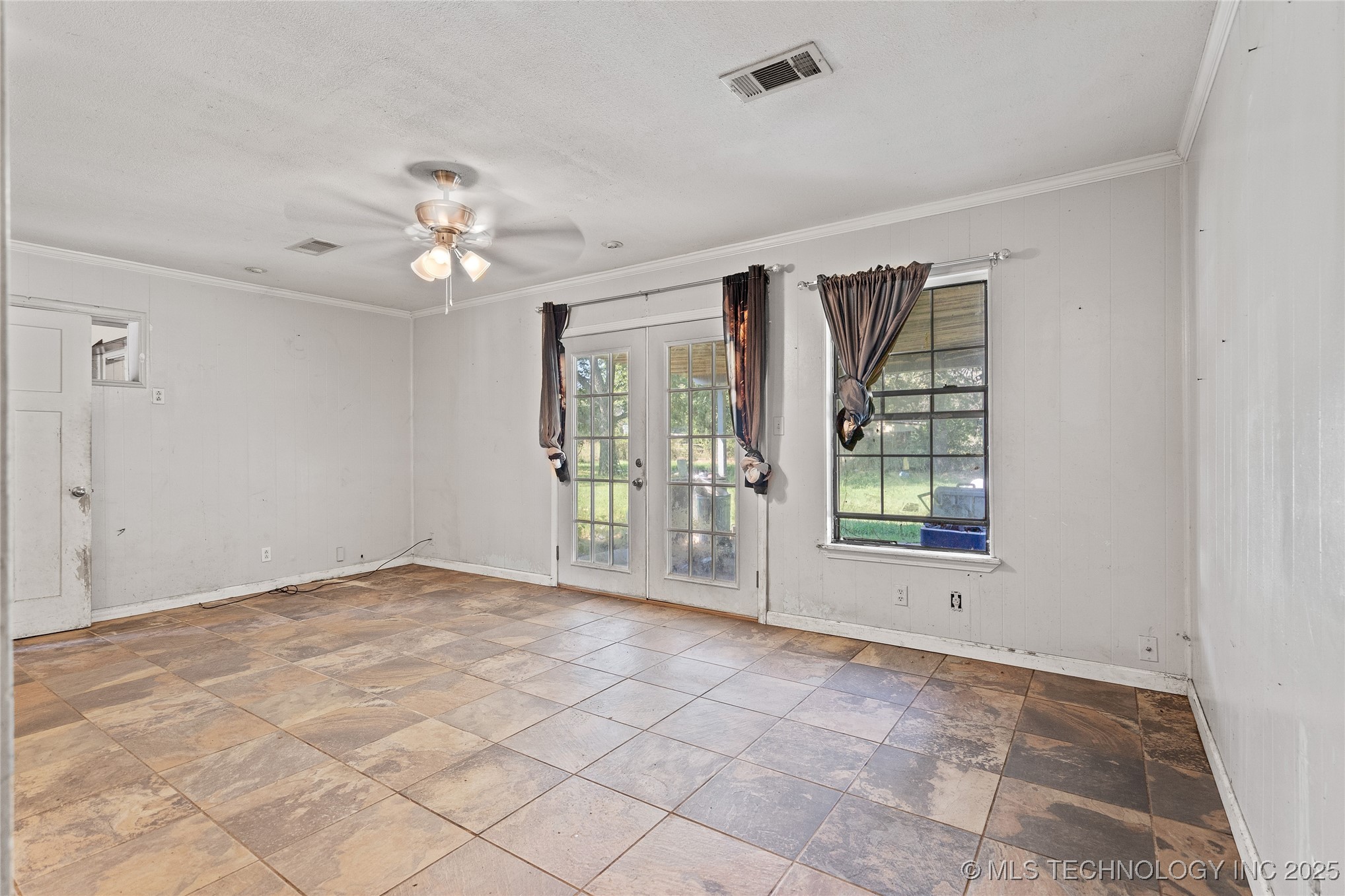 1900 Hometown Road Property Photo 7