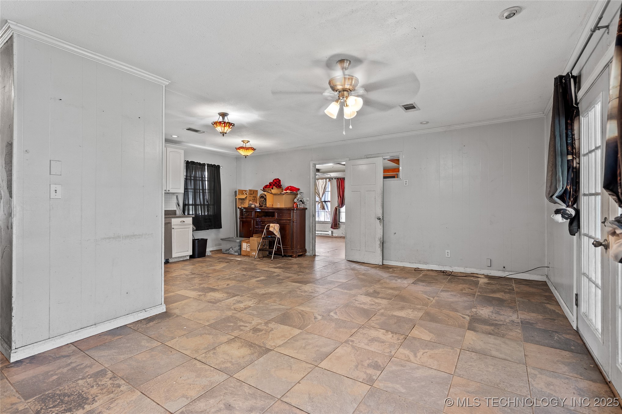 1900 Hometown Road Property Photo 8