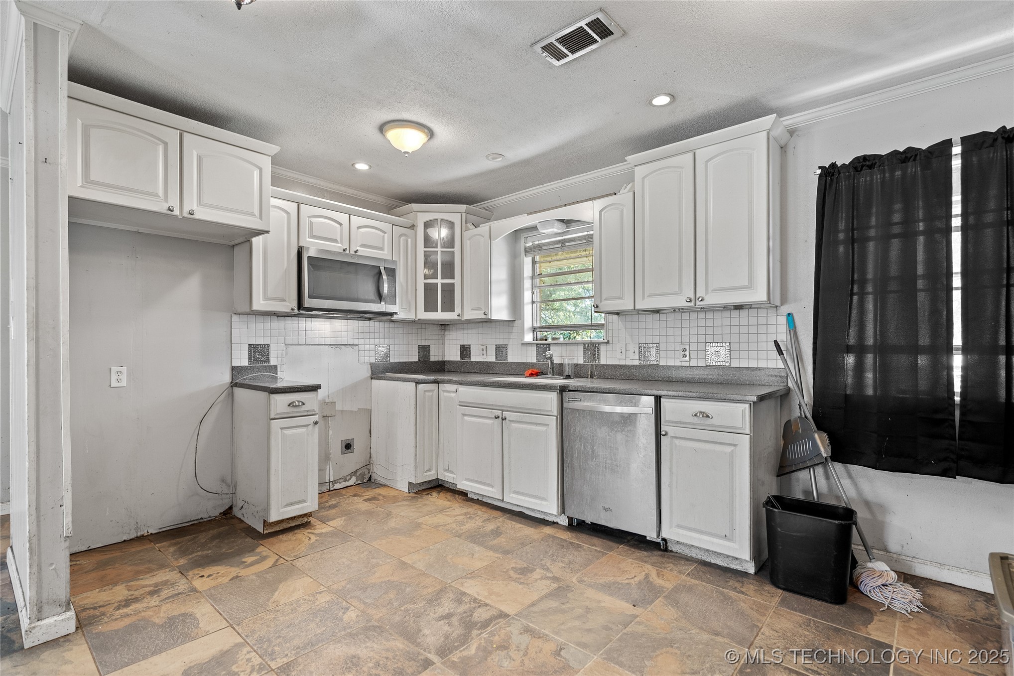 1900 Hometown Road Property Photo 10