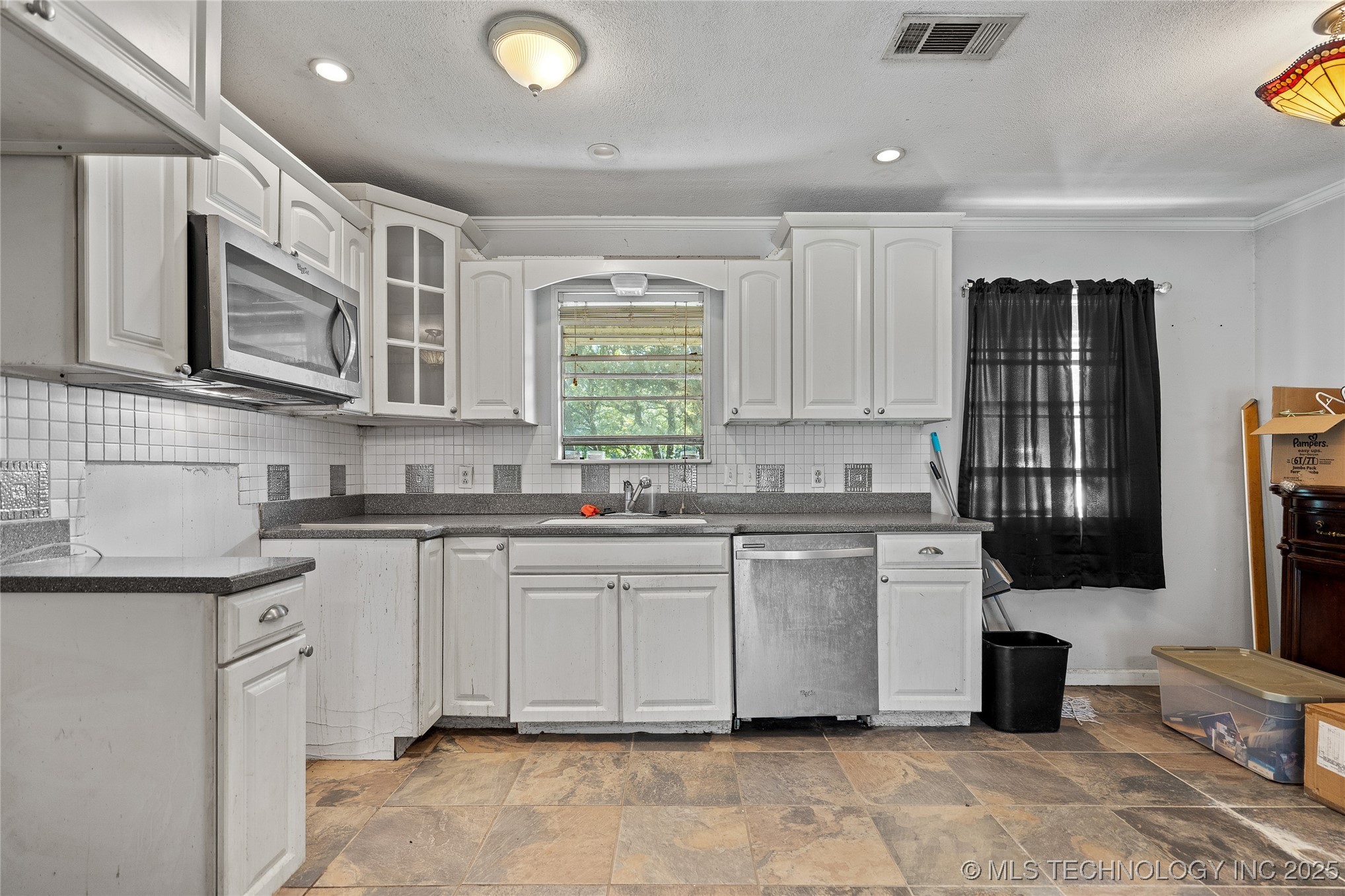 1900 Hometown Road Property Photo 11