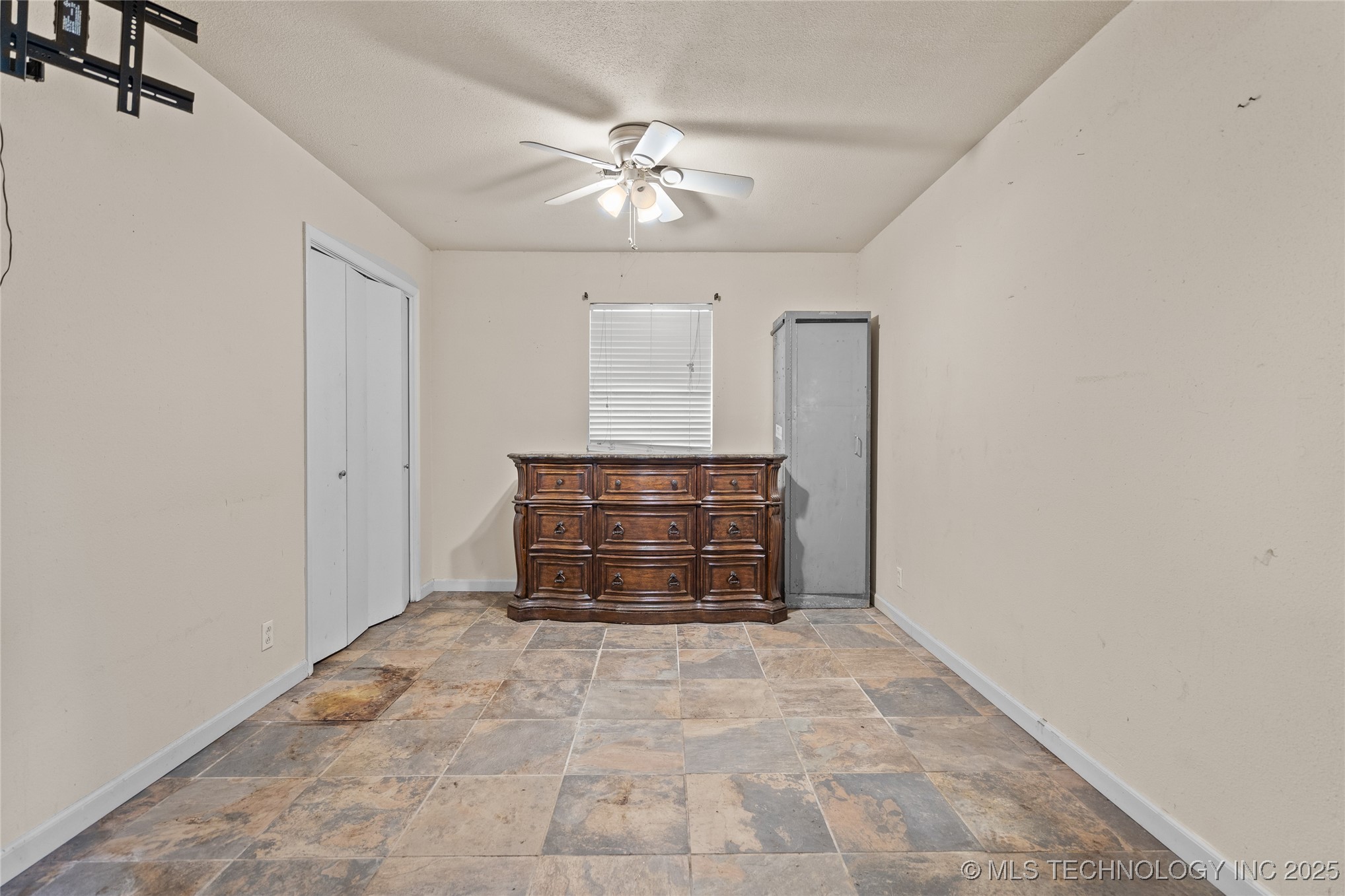 1900 Hometown Road Property Photo 14