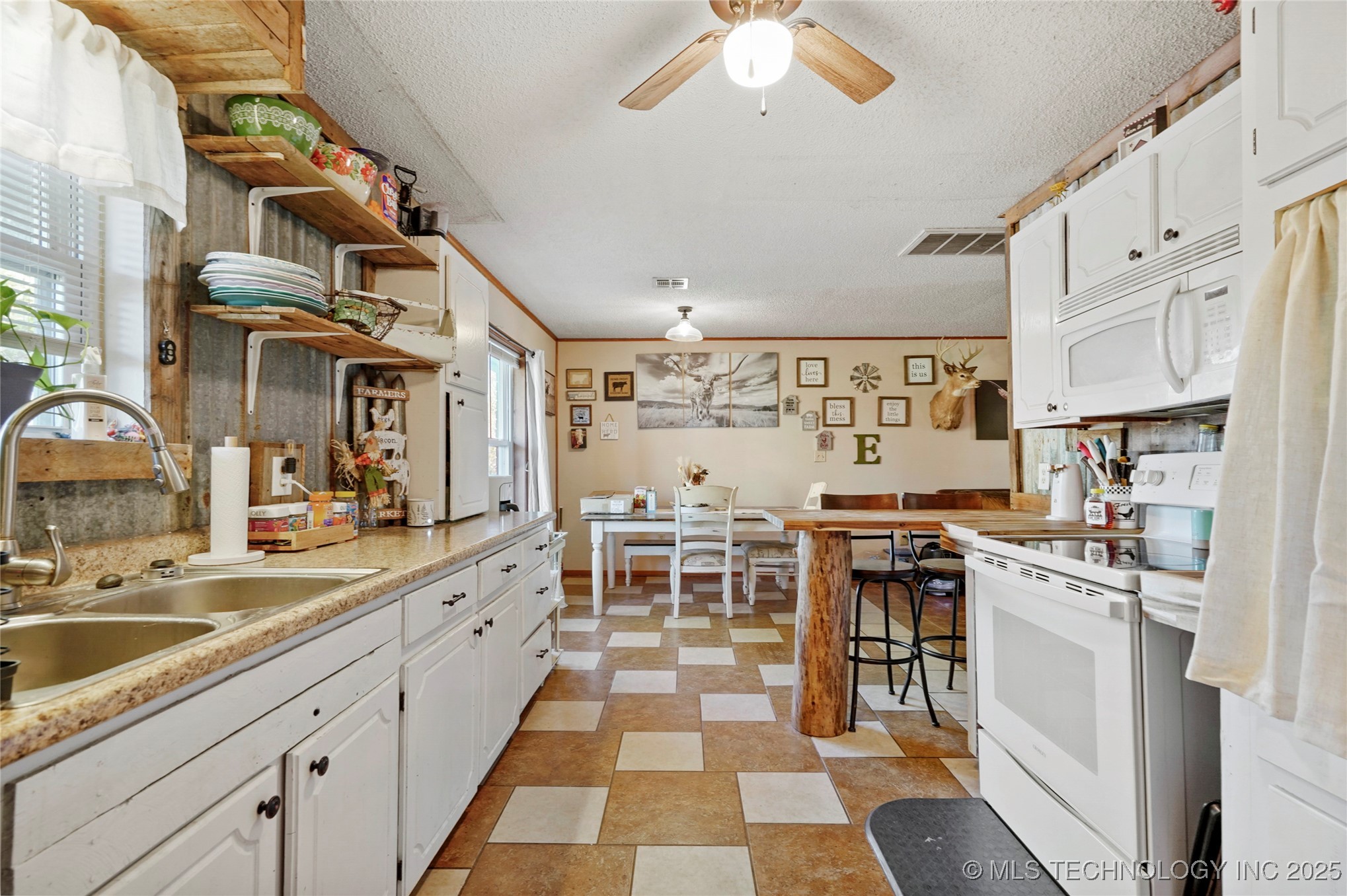 19619 S 337th West Avenue Property Photo 3