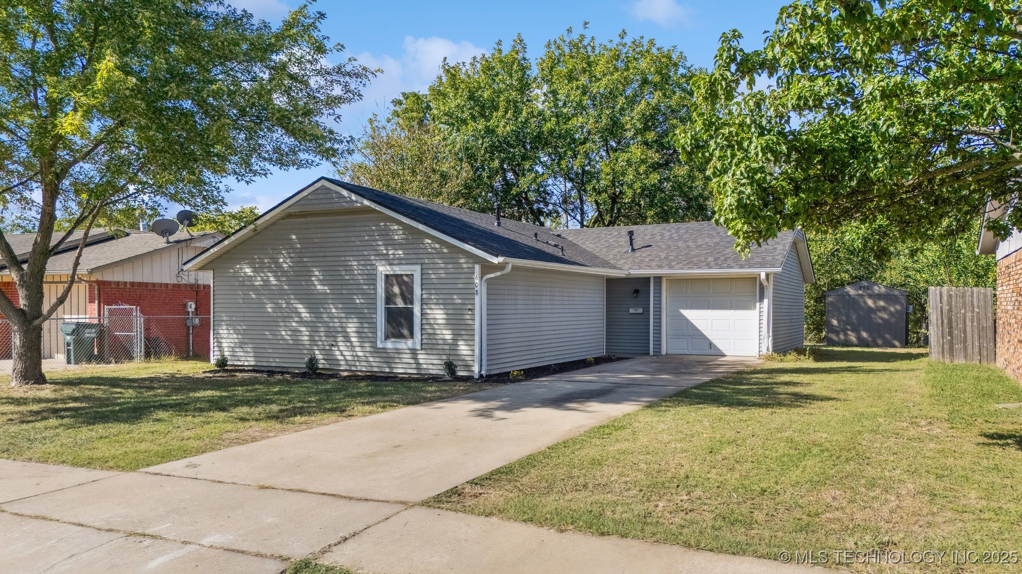 608 N Carlsbad Street Property Photo 2