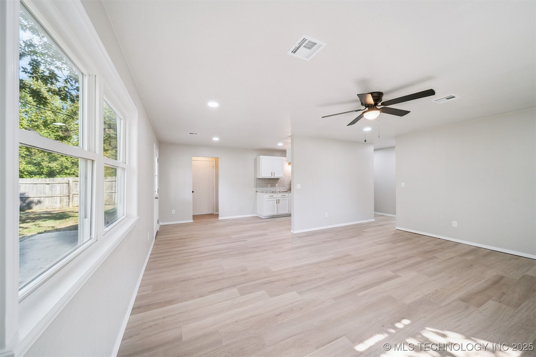 608 N Carlsbad Street Property Photo 9