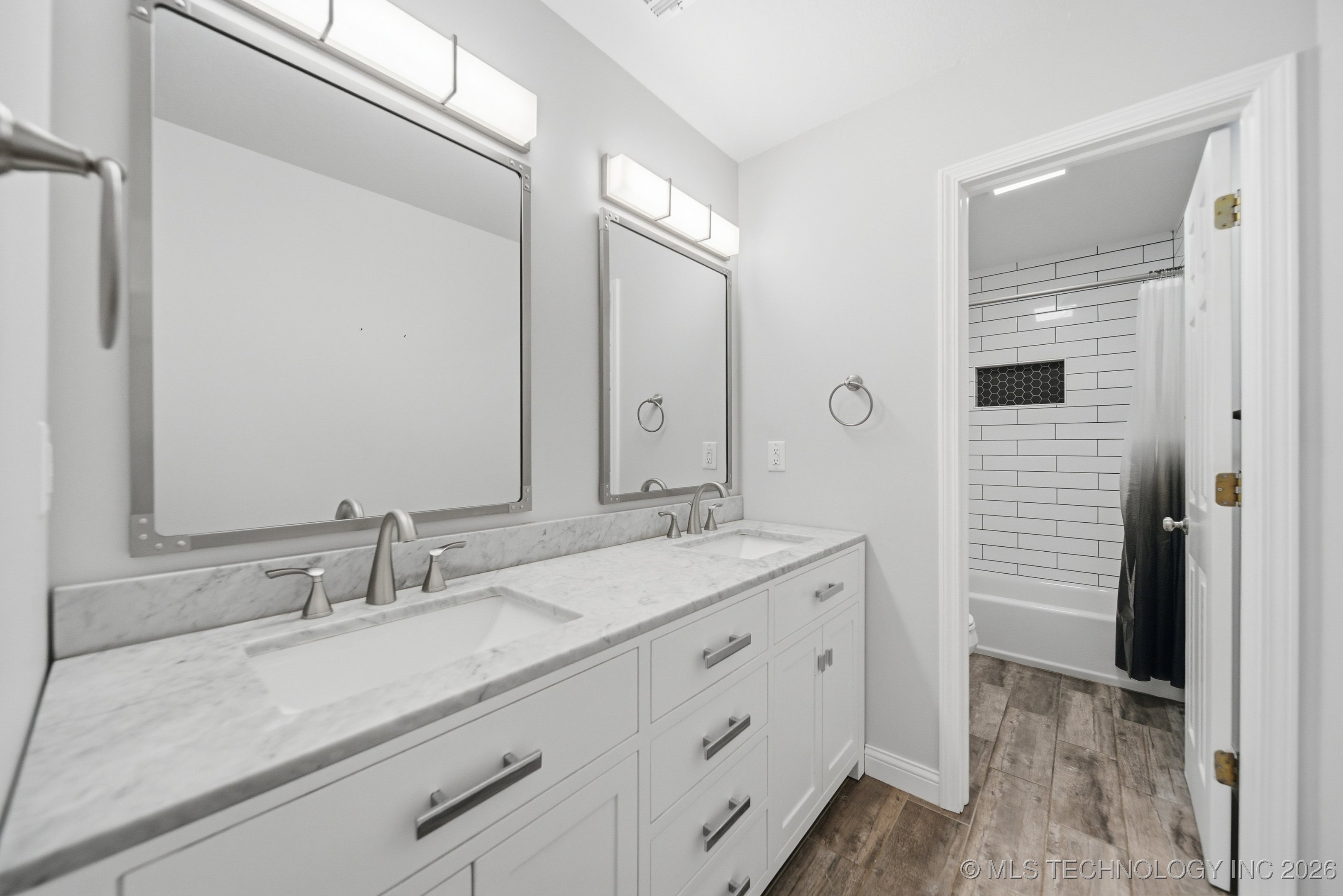 9904 N 117th East Avenue Property Photo 24