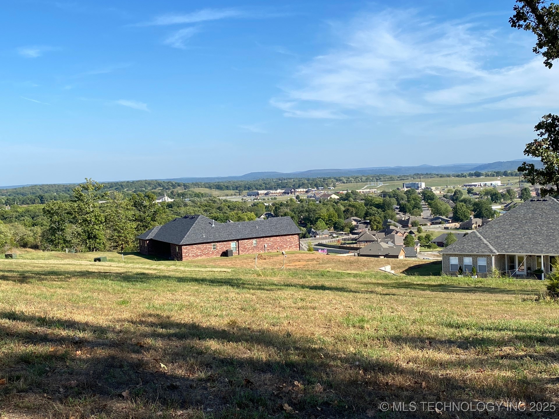 825 Ridgeview Drive Property Photo 4