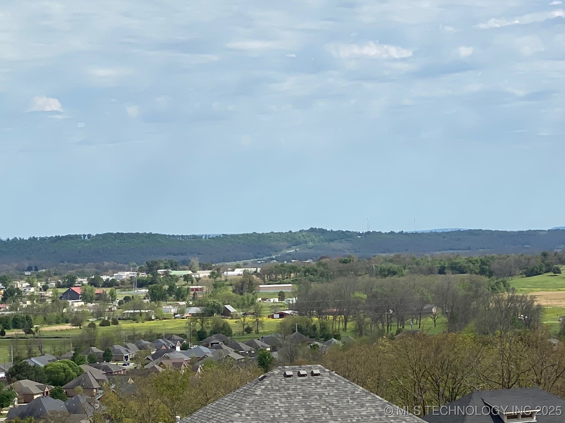 809 Ridgeview Drive Property Photo 1