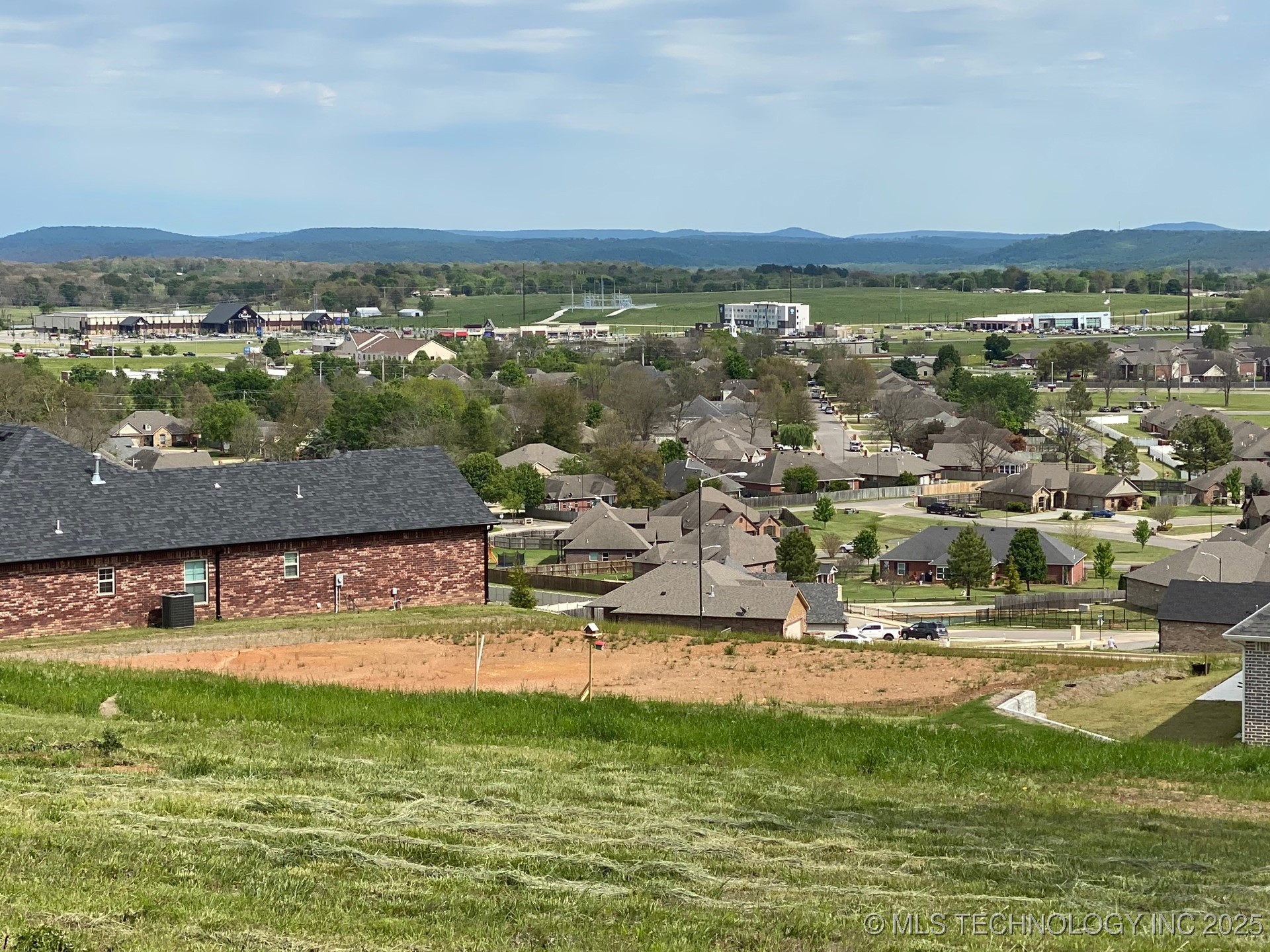 809 Ridgeview Drive Property Photo 4